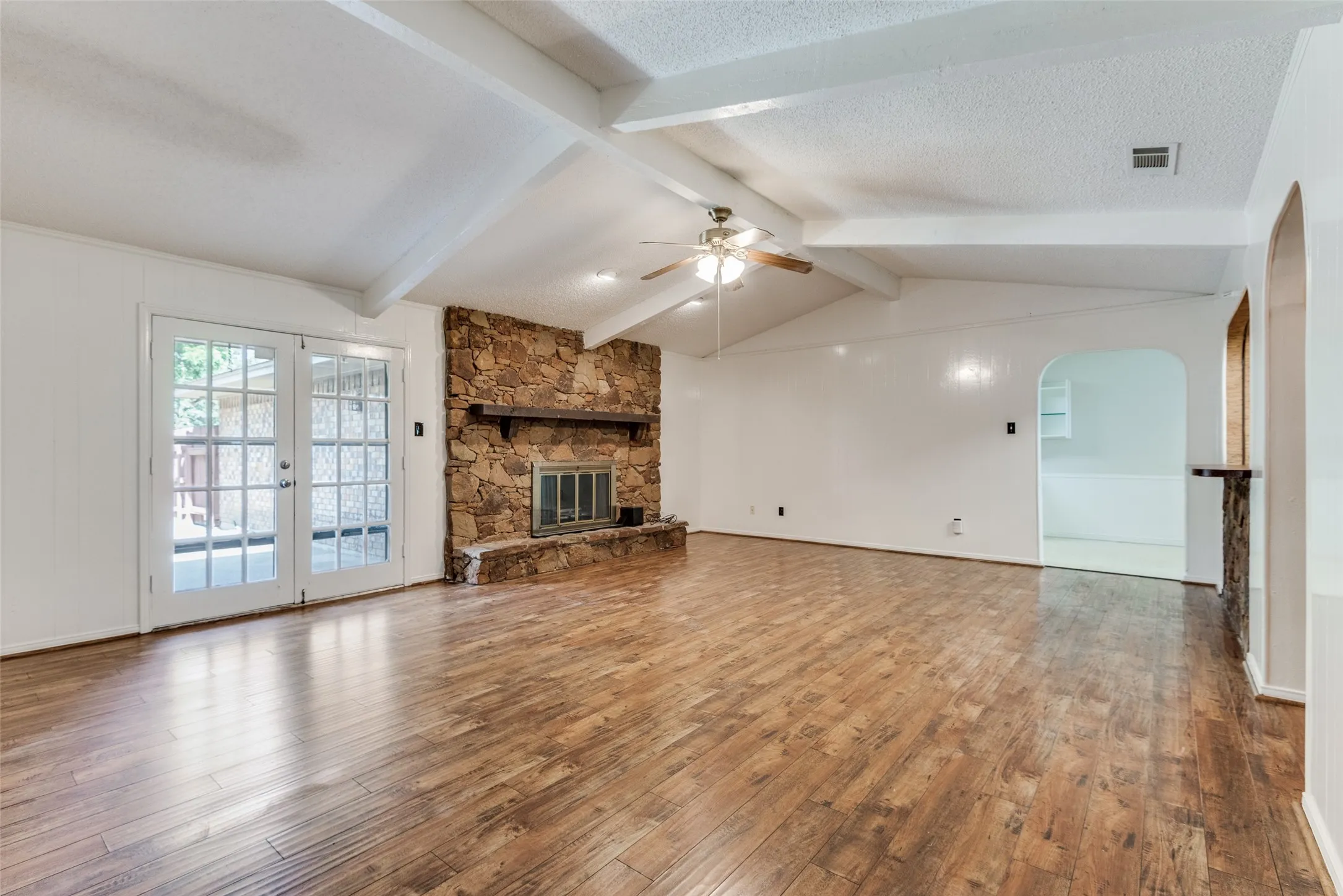 Single Family Residence For Rent in Dallas County , 435 Cambridge Drive, De Soto, Texas 75115, 3 Bedroom, 2 Bathroom, 2 Garage spaces, 1,653 Sqft, built in 1977, mls#21374565, Real Estate Agent in De Soto, Homes For Rent in Dallas county, Homes For Rent in De Soto, Realtor in De Soto Texas, Real Estate Brokerage Independent Realty Texas, Luminita Cordes Realtor