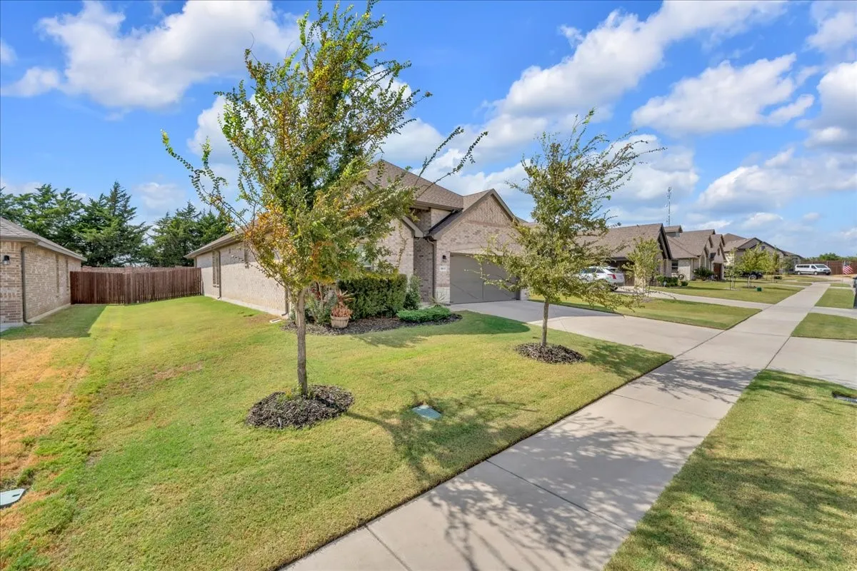 Single Family Residence For Rent in Ellis County , 1017 Fairhaven Drive, Midlothian, Texas 76065, 4 Bedroom, 3 Bathroom, 2 Garage spaces, 2,189 Sqft, built in 2023, mls#21376229, Real Estate Agent in Midlothian, Homes For Rent in Ellis county, Homes For Rent in Midlothian, Realtor in Midlothian Texas, Real Estate Brokerage Independent Realty Texas, Luminita Cordes Realtor