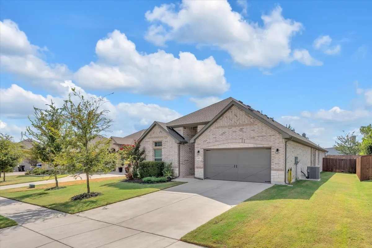 Single Family Residence For Rent in Ellis County , 1017 Fairhaven Drive, Midlothian, Texas 76065, 4 Bedroom, 3 Bathroom, 2 Garage spaces, 2,189 Sqft, built in 2023, mls#21376229, Real Estate Agent in Midlothian, Homes For Rent in Ellis county, Homes For Rent in Midlothian, Realtor in Midlothian Texas, Real Estate Brokerage Independent Realty Texas, Luminita Cordes Realtor