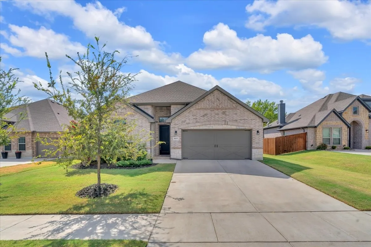 Single Family Residence For Rent in Ellis County , 1017 Fairhaven Drive, Midlothian, Texas 76065, 4 Bedroom, 3 Bathroom, 2 Garage spaces, 2,189 Sqft, built in 2023, mls#21376229, Real Estate Agent in Midlothian, Homes For Rent in Ellis county, Homes For Rent in Midlothian, Realtor in Midlothian Texas, Real Estate Brokerage Independent Realty Texas, Luminita Cordes Realtor