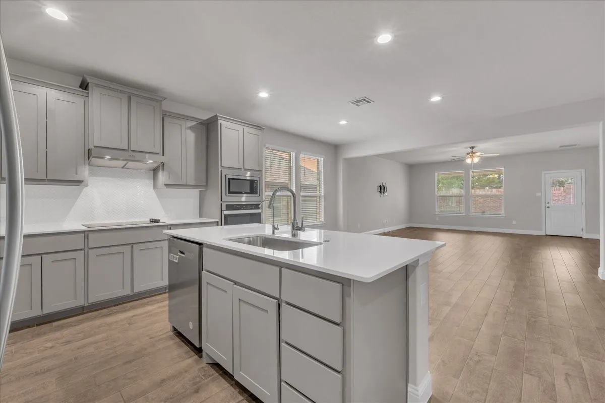 Single Family Residence For Rent in Ellis County , 1017 Fairhaven Drive, Midlothian, Texas 76065, 4 Bedroom, 3 Bathroom, 2 Garage spaces, 2,189 Sqft, built in 2023, mls#21376229, Real Estate Agent in Midlothian, Homes For Rent in Ellis county, Homes For Rent in Midlothian, Realtor in Midlothian Texas, Real Estate Brokerage Independent Realty Texas, Luminita Cordes Realtor