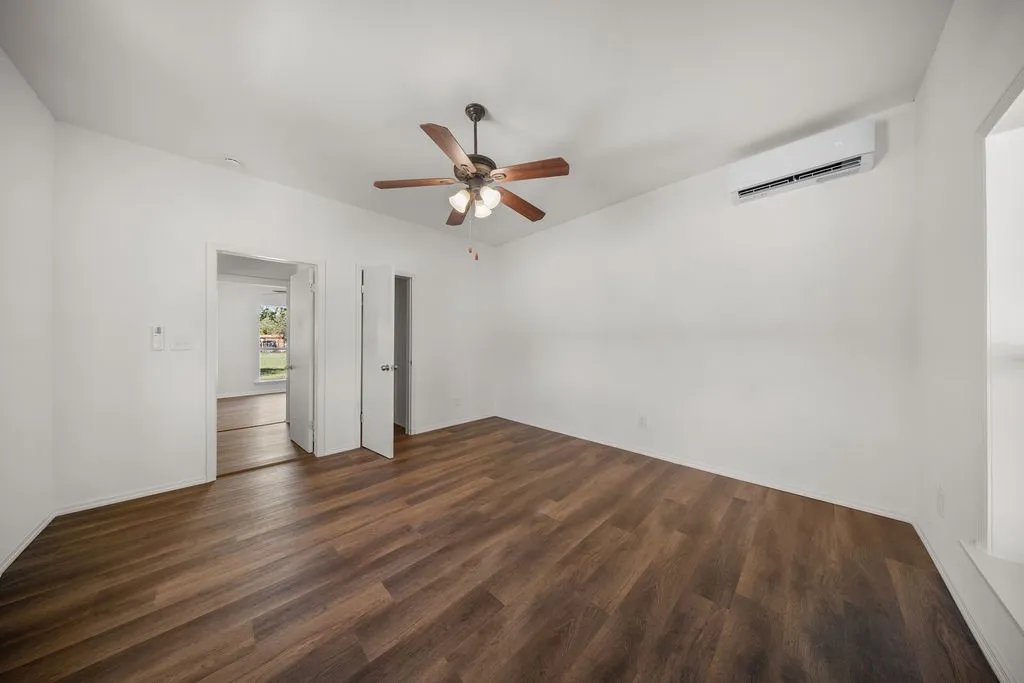 Single Family Residence For Rent in Ellis County , 132 Stacks Road, Ennis, Texas 75119, 2 Bedroom, 2 Bathroom, Garage spaces, 1,137 Sqft, built in 1940, mls#21379565, Real Estate Agent in Ennis, Homes For Rent in Ellis county, Homes For Rent in Ennis, Realtor in Ennis Texas, Real Estate Brokerage Independent Realty Texas, Luminita Cordes Realtor