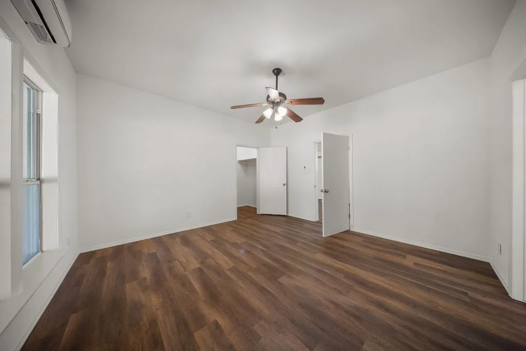 Single Family Residence For Rent in Ellis County , 132 Stacks Road, Ennis, Texas 75119, 2 Bedroom, 2 Bathroom, Garage spaces, 1,137 Sqft, built in 1940, mls#21379565, Real Estate Agent in Ennis, Homes For Rent in Ellis county, Homes For Rent in Ennis, Realtor in Ennis Texas, Real Estate Brokerage Independent Realty Texas, Luminita Cordes Realtor