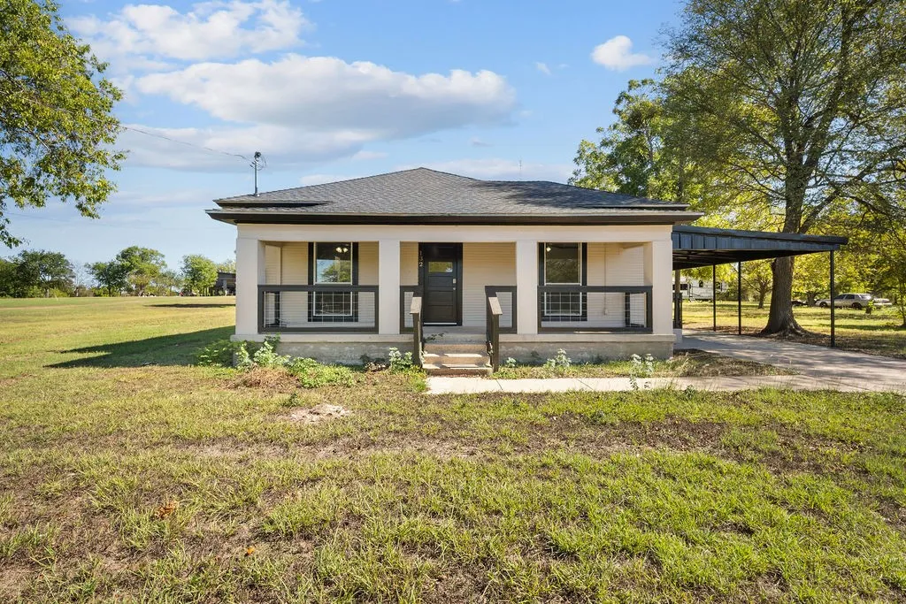Single Family Residence For Rent in Ellis County , 132 Stacks Road, Ennis, Texas 75119, 2 Bedroom, 2 Bathroom, Garage spaces, 1,137 Sqft, built in 1940, mls#21379565, Real Estate Agent in Ennis, Homes For Rent in Ellis county, Homes For Rent in Ennis, Realtor in Ennis Texas, Real Estate Brokerage Independent Realty Texas, Luminita Cordes Realtor