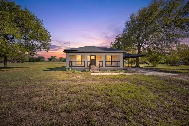 Single Family Residence For Rent in Ellis County , 132 Stacks Road, Ennis, Texas 75119, 2 Bedroom, 2 Bathroom, Garage spaces, 1,137 Sqft, built in 1940, mls#21379565, Real Estate Agent in Ennis, Homes For Rent in Ellis county, Homes For Rent in Ennis, Realtor in Ennis Texas, Real Estate Brokerage Independent Realty Texas, Luminita Cordes Realtor