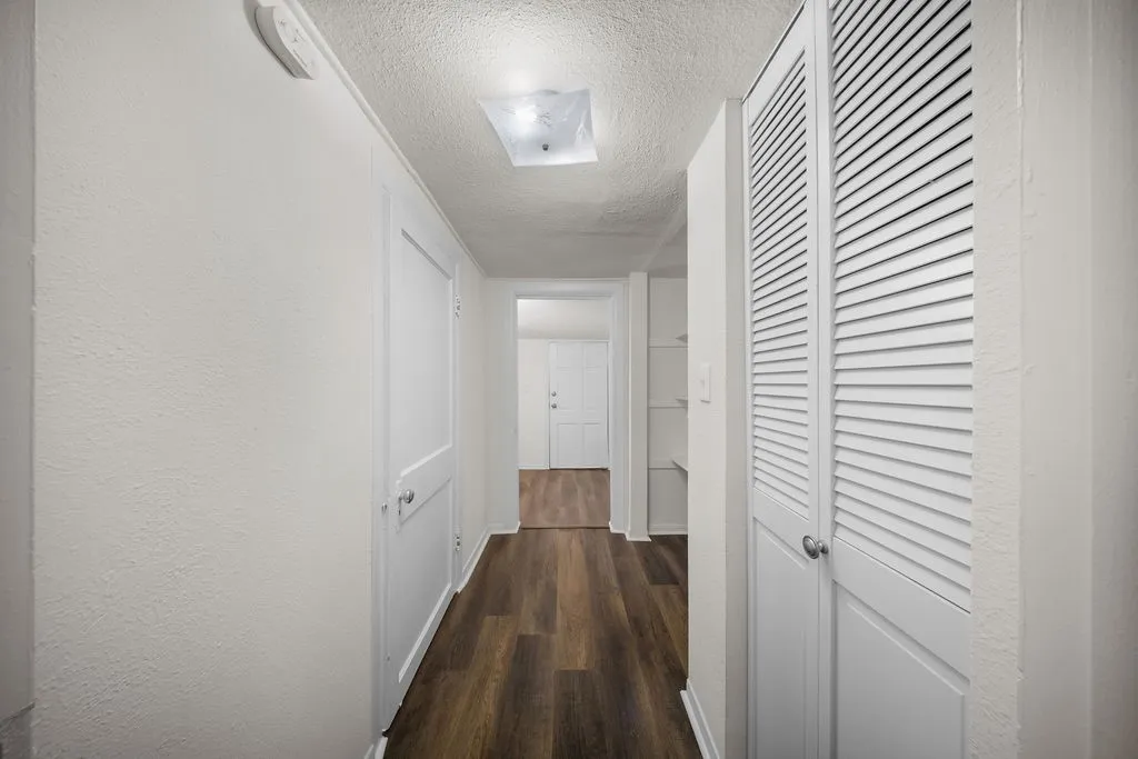 Single Family Residence For Rent in Ellis County , 132 Stacks Road, Ennis, Texas 75119, 2 Bedroom, 2 Bathroom, Garage spaces, 1,137 Sqft, built in 1940, mls#21379565, Real Estate Agent in Ennis, Homes For Rent in Ellis county, Homes For Rent in Ennis, Realtor in Ennis Texas, Real Estate Brokerage Independent Realty Texas, Luminita Cordes Realtor