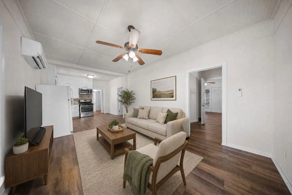 Single Family Residence For Rent in Ellis County , 132 Stacks Road, Ennis, Texas 75119, 2 Bedroom, 2 Bathroom, Garage spaces, 1,137 Sqft, built in 1940, mls#21379565, Real Estate Agent in Ennis, Homes For Rent in Ellis county, Homes For Rent in Ennis, Realtor in Ennis Texas, Real Estate Brokerage Independent Realty Texas, Luminita Cordes Realtor