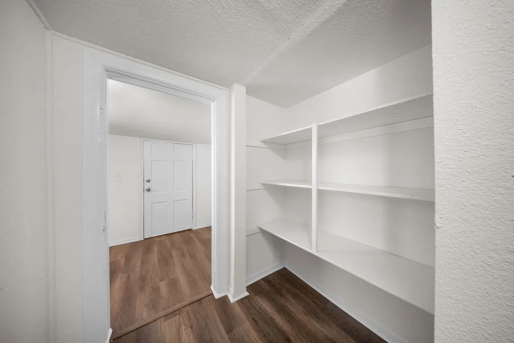 Single Family Residence For Rent in Ellis County , 132 Stacks Road, Ennis, Texas 75119, 2 Bedroom, 2 Bathroom, Garage spaces, 1,137 Sqft, built in 1940, mls#21379565, Real Estate Agent in Ennis, Homes For Rent in Ellis county, Homes For Rent in Ennis, Realtor in Ennis Texas, Real Estate Brokerage Independent Realty Texas, Luminita Cordes Realtor