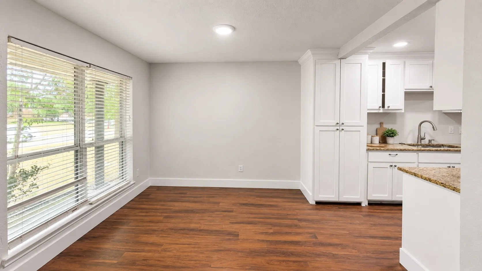 Single Family Residence For Sale in Dallas County , 3105 Brincrest Drive, Farmers Branch, Texas 75234, 3 Bedroom, 4 Bathroom, 2 Garage spaces, 2,074 Sqft, built in 1964, mls#21378210, Real Estate Agent in Farmers Branch, Homes For Sale in Dallas county, Homes For Sale in Farmers Branch, Realtor in Farmers Branch Texas, Real Estate Brokerage Independent Realty Texas, Luminita Cordes Realtor