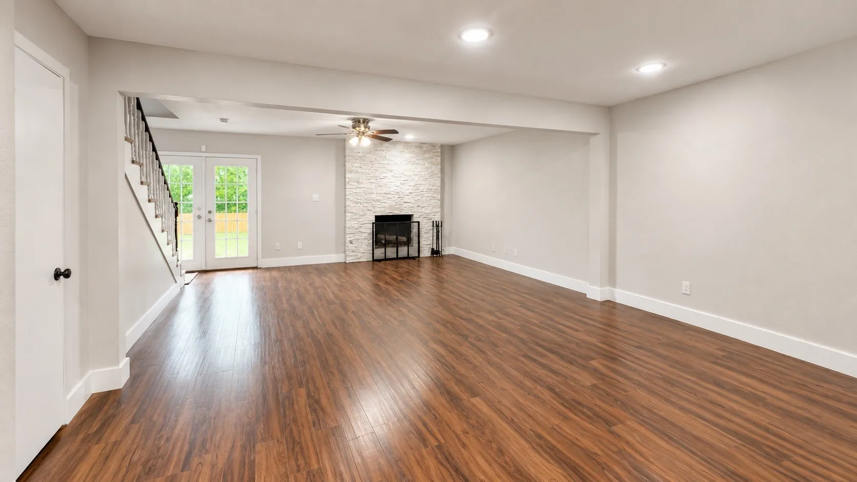 Single Family Residence For Sale in Dallas County , 3105 Brincrest Drive, Farmers Branch, Texas 75234, 3 Bedroom, 4 Bathroom, 2 Garage spaces, 2,074 Sqft, built in 1964, mls#21378210, Real Estate Agent in Farmers Branch, Homes For Sale in Dallas county, Homes For Sale in Farmers Branch, Realtor in Farmers Branch Texas, Real Estate Brokerage Independent Realty Texas, Luminita Cordes Realtor