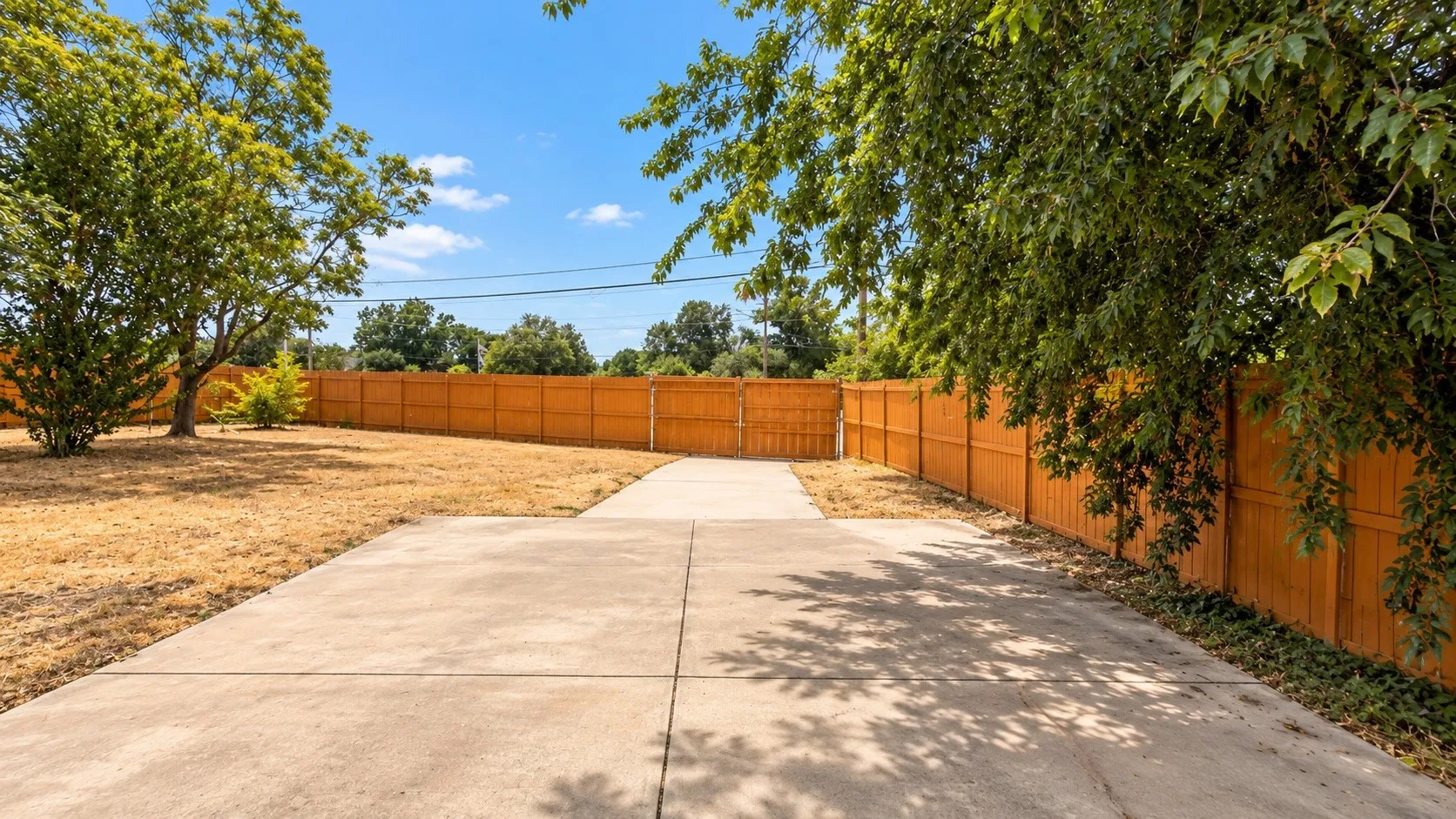 Single Family Residence For Sale in Dallas County , 3105 Brincrest Drive, Farmers Branch, Texas 75234, 3 Bedroom, 4 Bathroom, 2 Garage spaces, 2,074 Sqft, built in 1964, mls#21378210, Real Estate Agent in Farmers Branch, Homes For Sale in Dallas county, Homes For Sale in Farmers Branch, Realtor in Farmers Branch Texas, Real Estate Brokerage Independent Realty Texas, Luminita Cordes Realtor