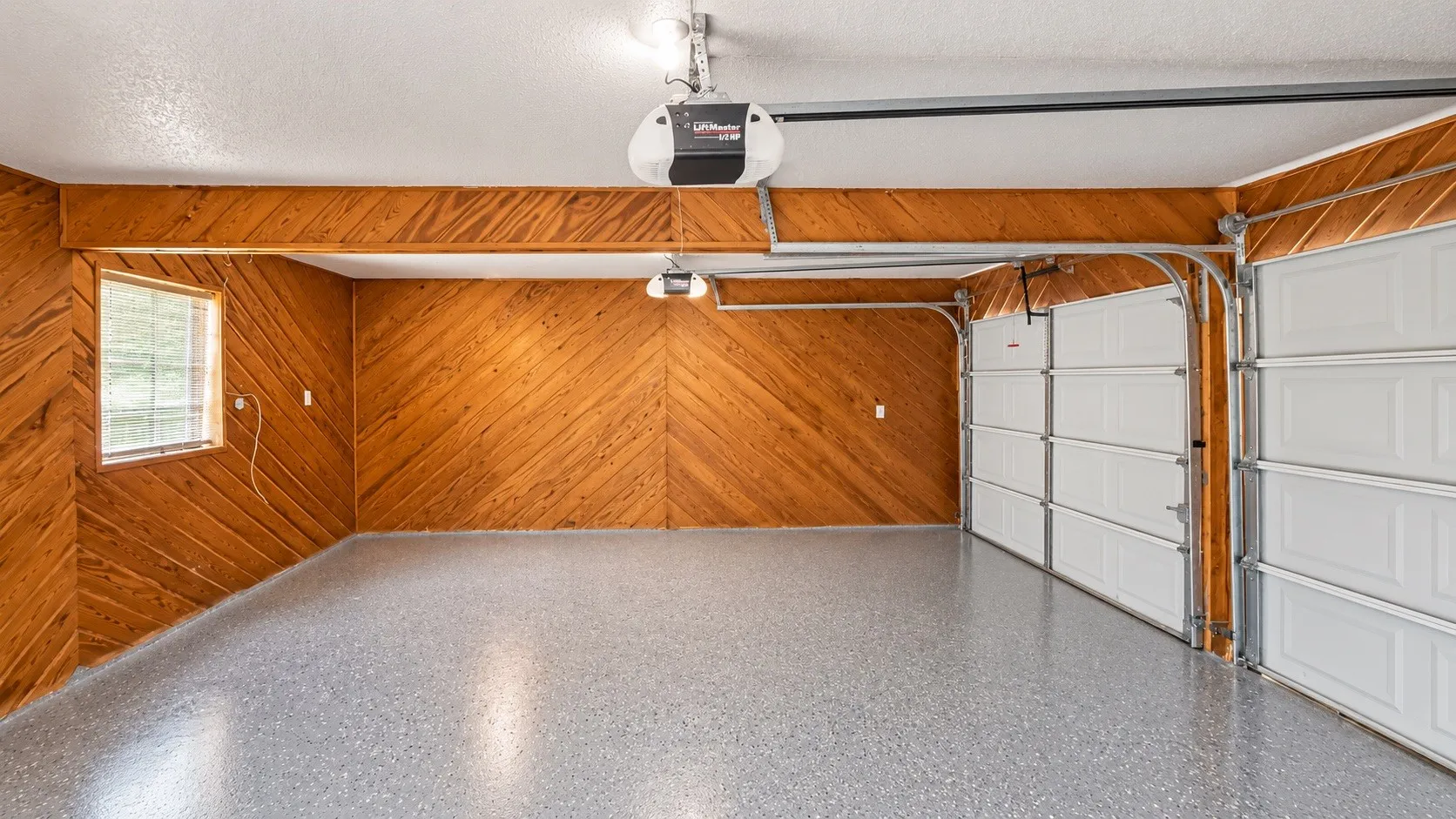 Single Family Residence For Sale in Dallas County , 3105 Brincrest Drive, Farmers Branch, Texas 75234, 3 Bedroom, 4 Bathroom, 2 Garage spaces, 2,074 Sqft, built in 1964, mls#21378210, Real Estate Agent in Farmers Branch, Homes For Sale in Dallas county, Homes For Sale in Farmers Branch, Realtor in Farmers Branch Texas, Real Estate Brokerage Independent Realty Texas, Luminita Cordes Realtor