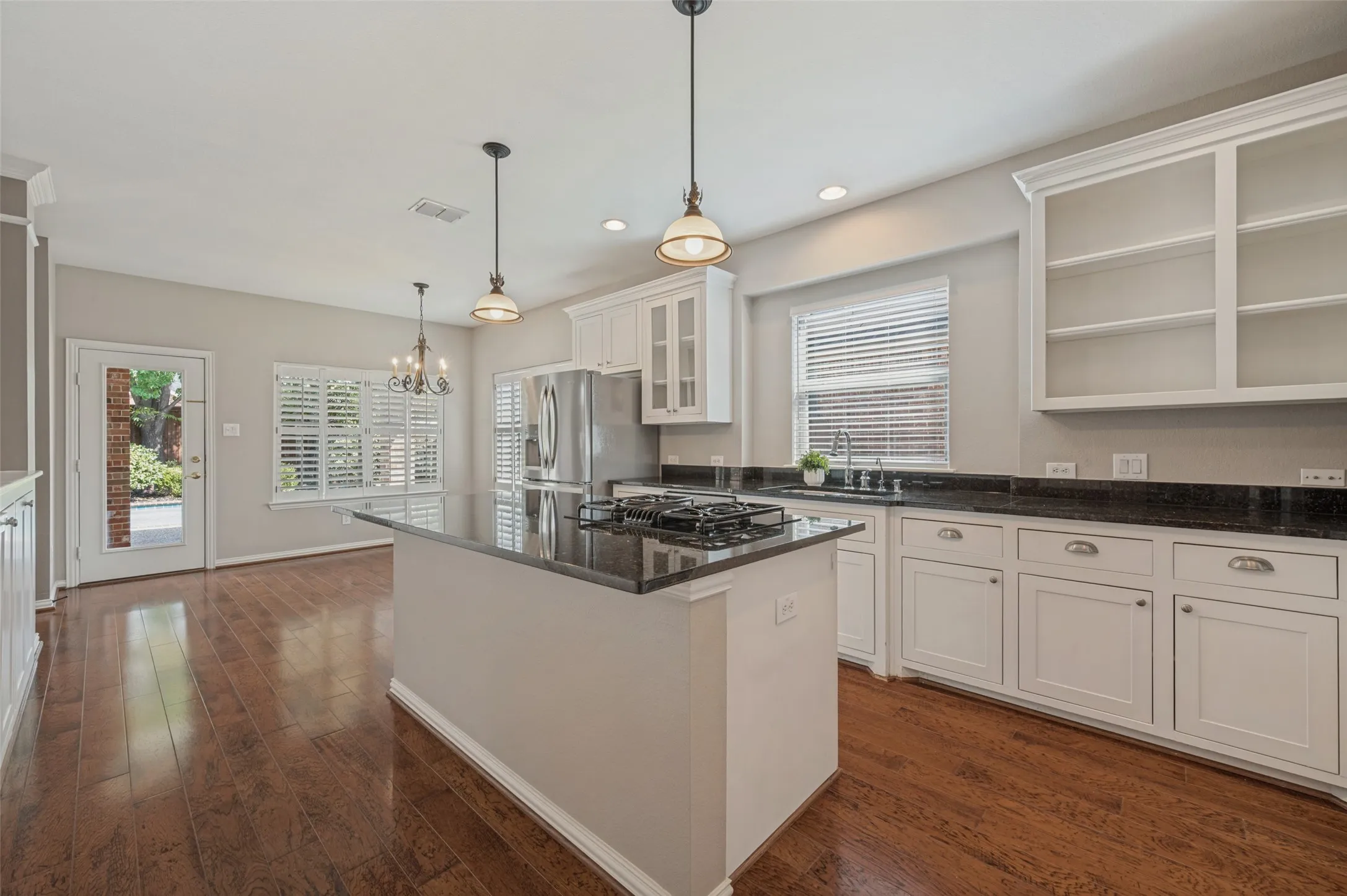 Single Family Residence For Sale in Collin County , 850 KINGS VIEW Drive, Prosper, Texas 75078, 3 Bedroom, 3 Bathroom, 3 Garage spaces, 2,483 Sqft, built in 2007, mls#21360836, Real Estate Agent in Prosper, Homes For Sale in Collin county, Homes For Sale in Prosper, Realtor in Prosper Texas, Real Estate Brokerage Independent Realty Texas, Luminita Cordes Realtor