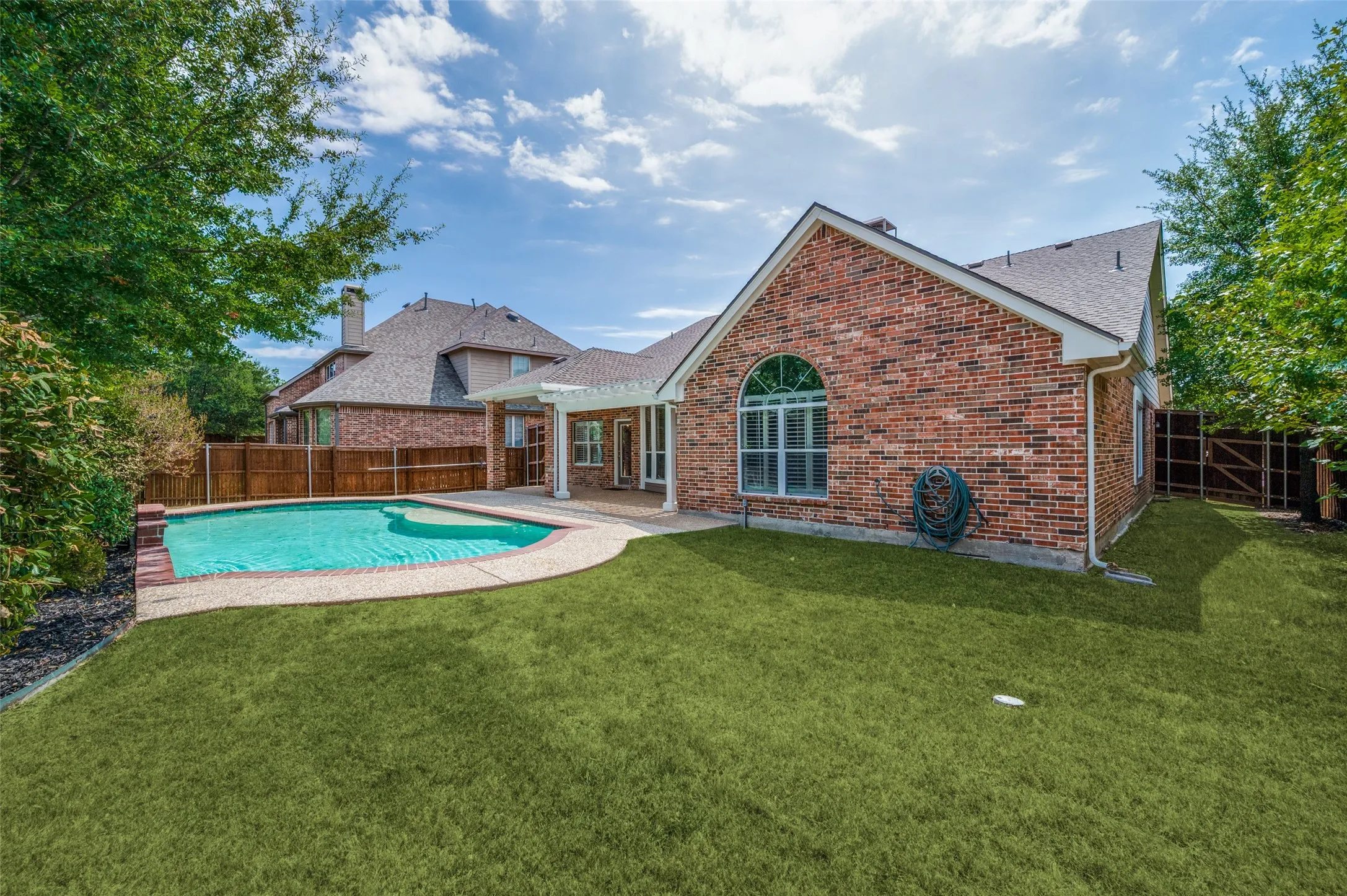 Single Family Residence For Sale in Collin County , 850 KINGS VIEW Drive, Prosper, Texas 75078, 3 Bedroom, 3 Bathroom, 3 Garage spaces, 2,483 Sqft, built in 2007, mls#21360836, Real Estate Agent in Prosper, Homes For Sale in Collin county, Homes For Sale in Prosper, Realtor in Prosper Texas, Real Estate Brokerage Independent Realty Texas, Luminita Cordes Realtor