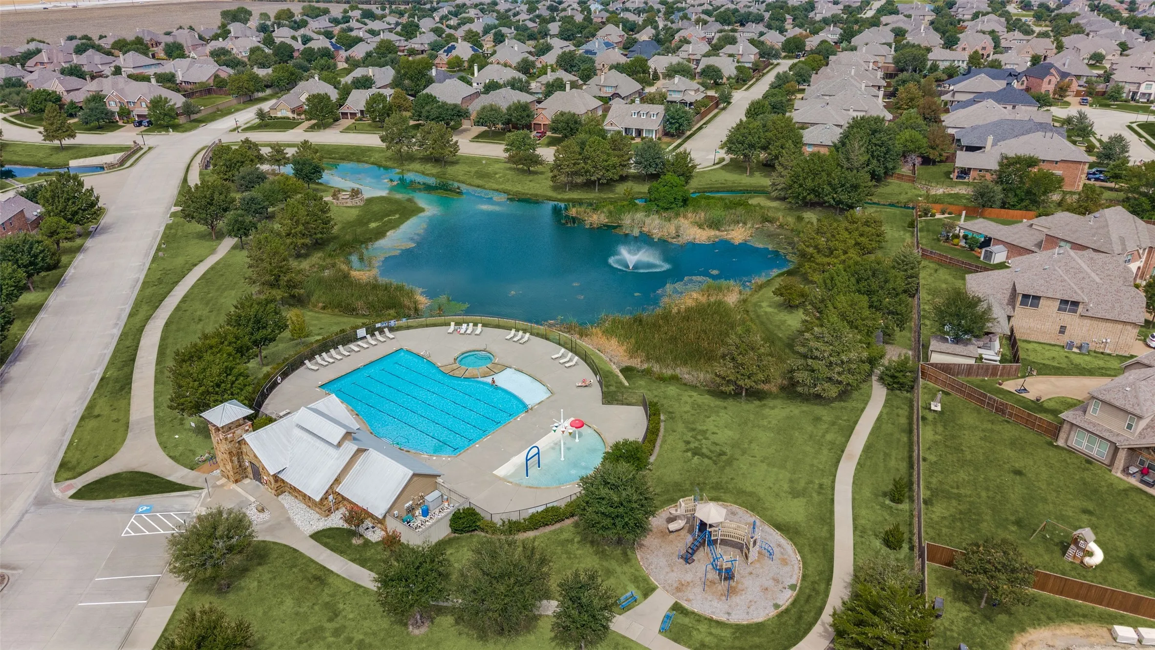 Single Family Residence For Sale in Collin County , 850 KINGS VIEW Drive, Prosper, Texas 75078, 3 Bedroom, 3 Bathroom, 3 Garage spaces, 2,483 Sqft, built in 2007, mls#21360836, Real Estate Agent in Prosper, Homes For Sale in Collin county, Homes For Sale in Prosper, Realtor in Prosper Texas, Real Estate Brokerage Independent Realty Texas, Luminita Cordes Realtor