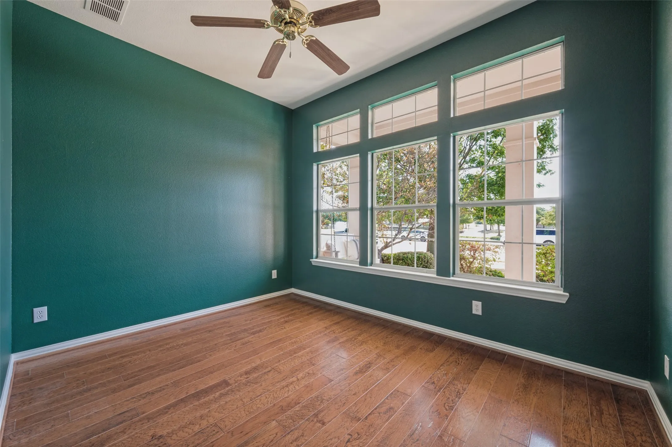 Single Family Residence For Sale in Collin County , 850 KINGS VIEW Drive, Prosper, Texas 75078, 3 Bedroom, 3 Bathroom, 3 Garage spaces, 2,483 Sqft, built in 2007, mls#21360836, Real Estate Agent in Prosper, Homes For Sale in Collin county, Homes For Sale in Prosper, Realtor in Prosper Texas, Real Estate Brokerage Independent Realty Texas, Luminita Cordes Realtor