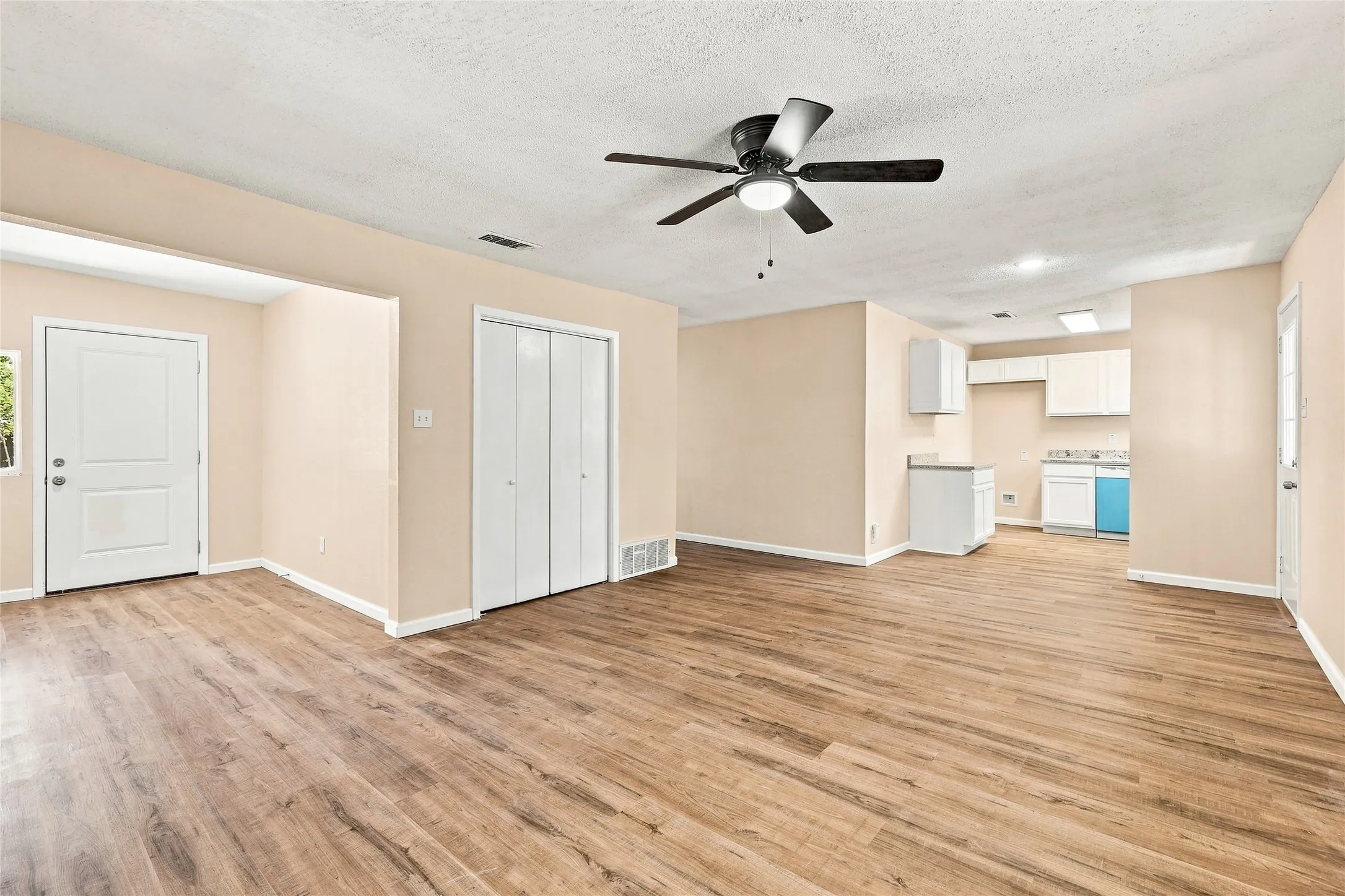 Single Family Residence For Sale in Tarrant County , 702 Jonathan Lane, Arlington, Texas 76010, 4 Bedroom, 2 Bathroom, Garage spaces, 1,365 Sqft, built in 1955, mls#21379382, Real Estate Agent in Arlington, Homes For Sale in Tarrant county, Homes For Sale in Arlington, Realtor in Arlington Texas, Real Estate Brokerage Independent Realty Texas, Luminita Cordes Realtor