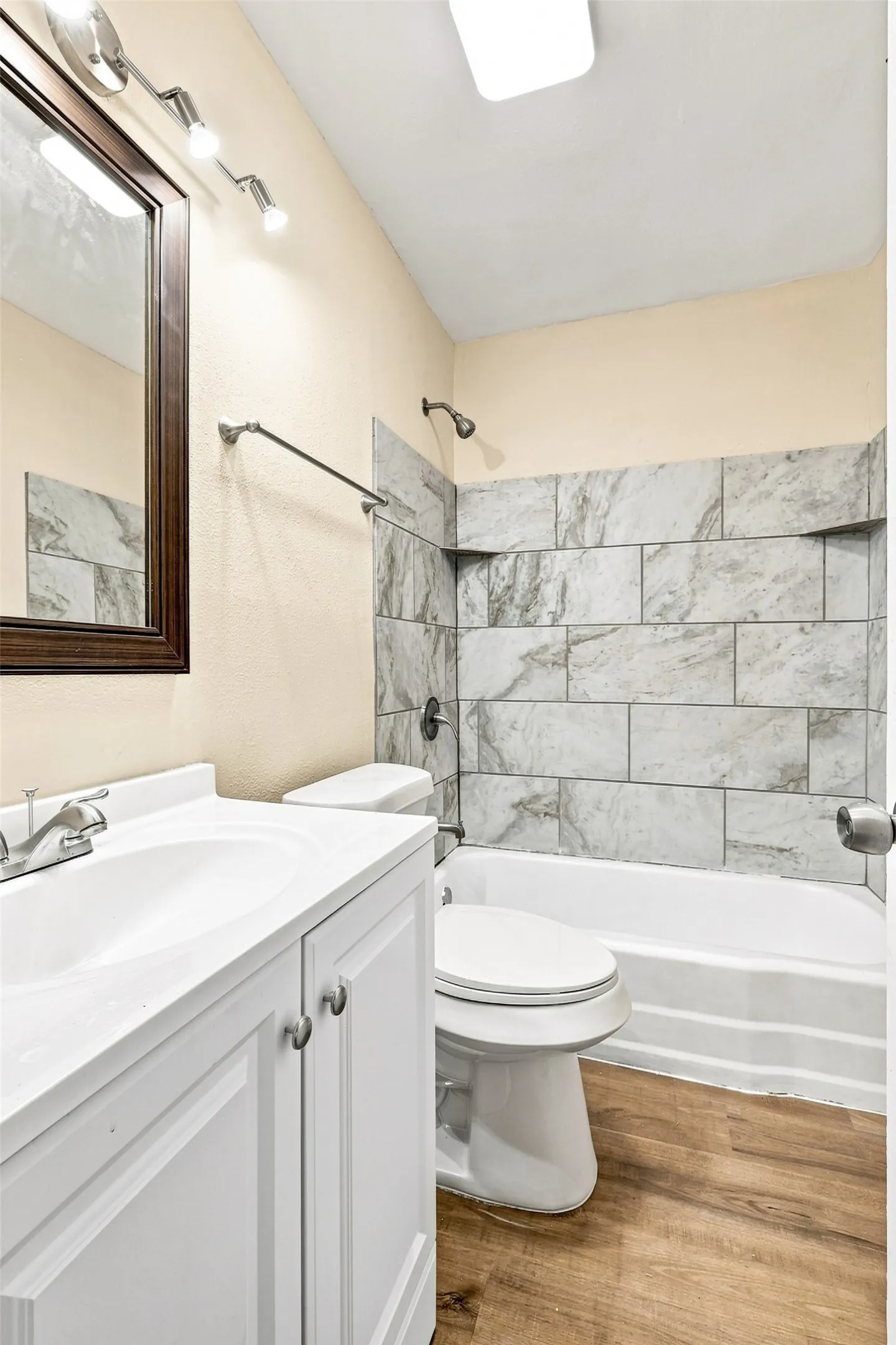 Single Family Residence For Sale in Tarrant County , 702 Jonathan Lane, Arlington, Texas 76010, 4 Bedroom, 2 Bathroom, Garage spaces, 1,365 Sqft, built in 1955, mls#21379382, Real Estate Agent in Arlington, Homes For Sale in Tarrant county, Homes For Sale in Arlington, Realtor in Arlington Texas, Real Estate Brokerage Independent Realty Texas, Luminita Cordes Realtor