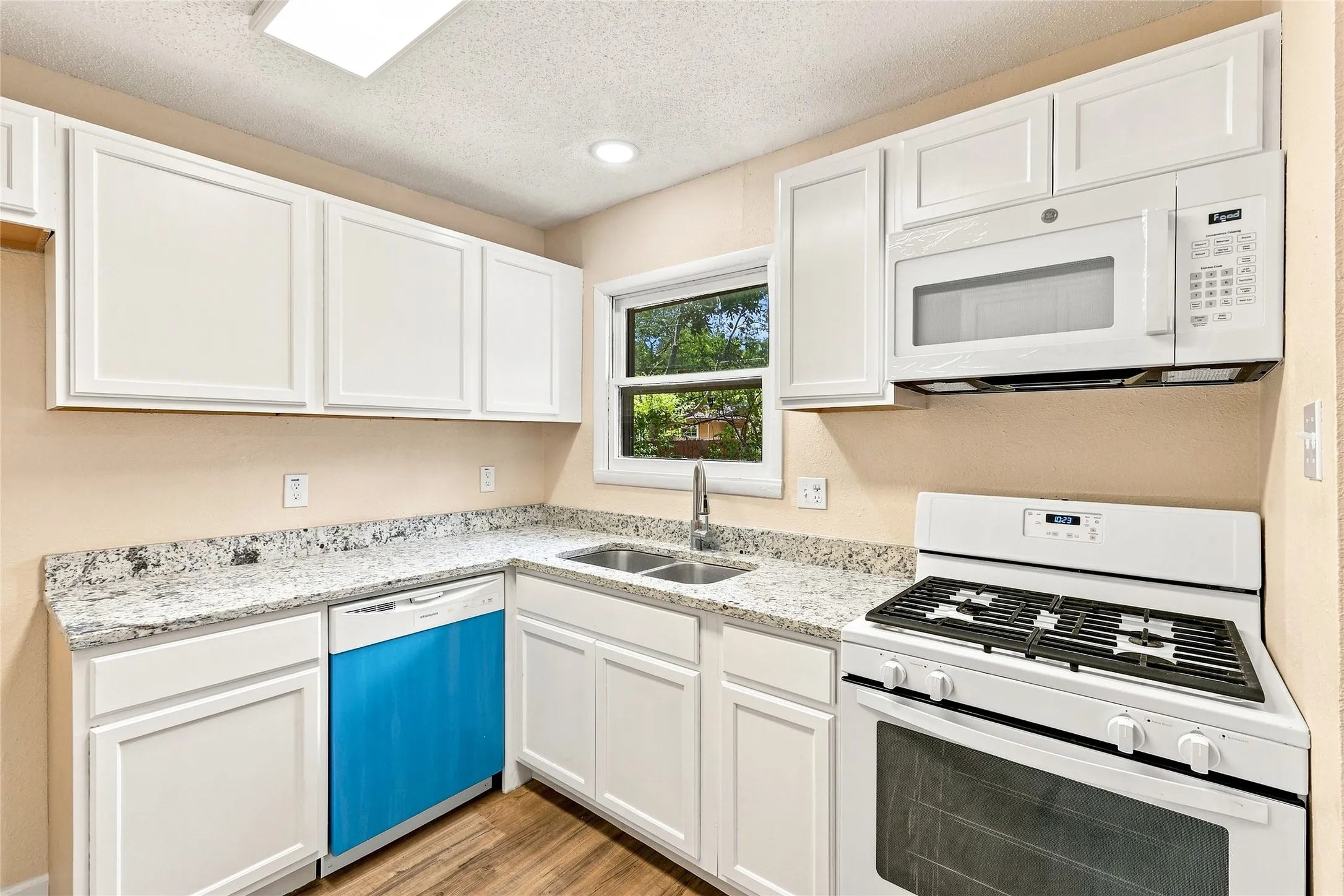 Single Family Residence For Sale in Tarrant County , 702 Jonathan Lane, Arlington, Texas 76010, 4 Bedroom, 2 Bathroom, Garage spaces, 1,365 Sqft, built in 1955, mls#21379382, Real Estate Agent in Arlington, Homes For Sale in Tarrant county, Homes For Sale in Arlington, Realtor in Arlington Texas, Real Estate Brokerage Independent Realty Texas, Luminita Cordes Realtor