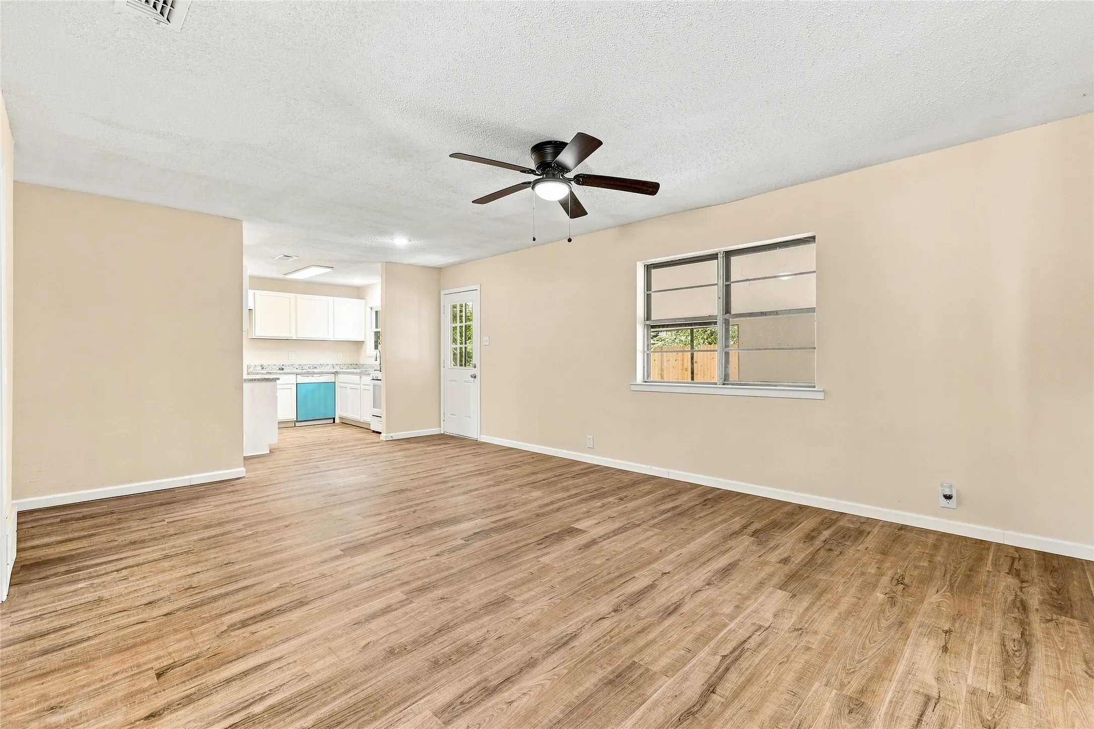 Single Family Residence For Sale in Tarrant County , 702 Jonathan Lane, Arlington, Texas 76010, 4 Bedroom, 2 Bathroom, Garage spaces, 1,365 Sqft, built in 1955, mls#21379382, Real Estate Agent in Arlington, Homes For Sale in Tarrant county, Homes For Sale in Arlington, Realtor in Arlington Texas, Real Estate Brokerage Independent Realty Texas, Luminita Cordes Realtor