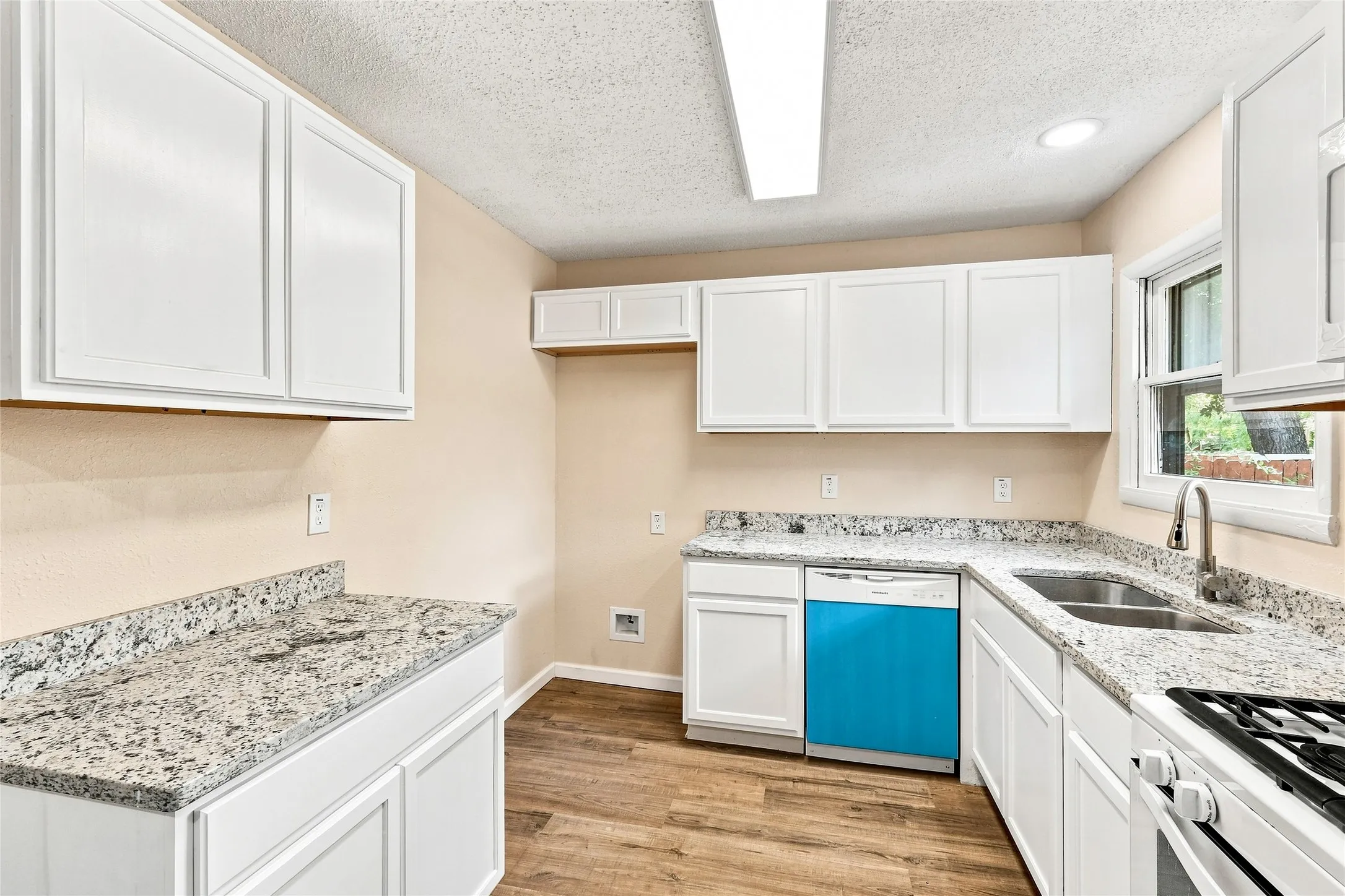 Single Family Residence For Sale in Tarrant County , 702 Jonathan Lane, Arlington, Texas 76010, 4 Bedroom, 2 Bathroom, Garage spaces, 1,365 Sqft, built in 1955, mls#21379382, Real Estate Agent in Arlington, Homes For Sale in Tarrant county, Homes For Sale in Arlington, Realtor in Arlington Texas, Real Estate Brokerage Independent Realty Texas, Luminita Cordes Realtor