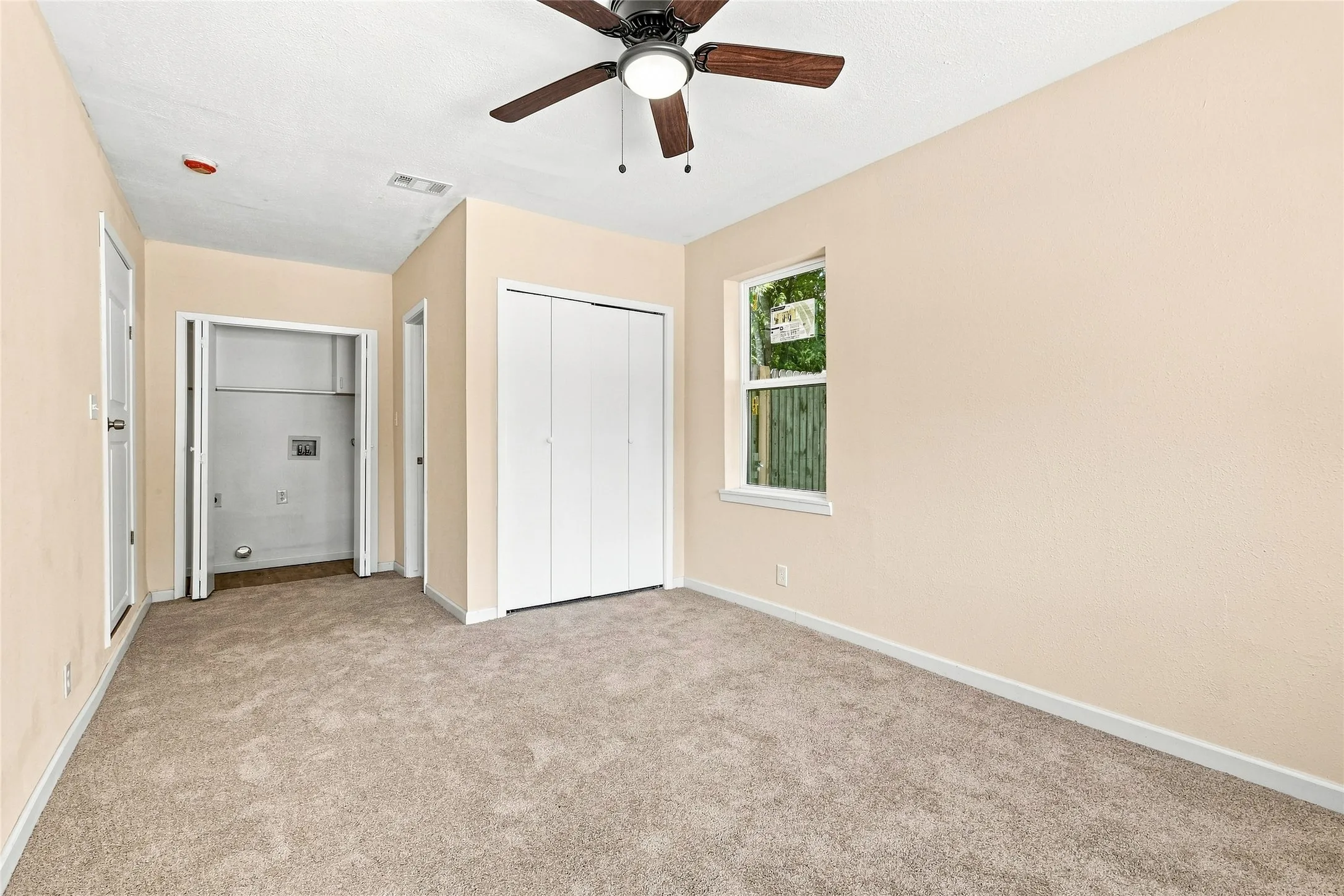 Single Family Residence For Sale in Tarrant County , 702 Jonathan Lane, Arlington, Texas 76010, 4 Bedroom, 2 Bathroom, Garage spaces, 1,365 Sqft, built in 1955, mls#21379382, Real Estate Agent in Arlington, Homes For Sale in Tarrant county, Homes For Sale in Arlington, Realtor in Arlington Texas, Real Estate Brokerage Independent Realty Texas, Luminita Cordes Realtor