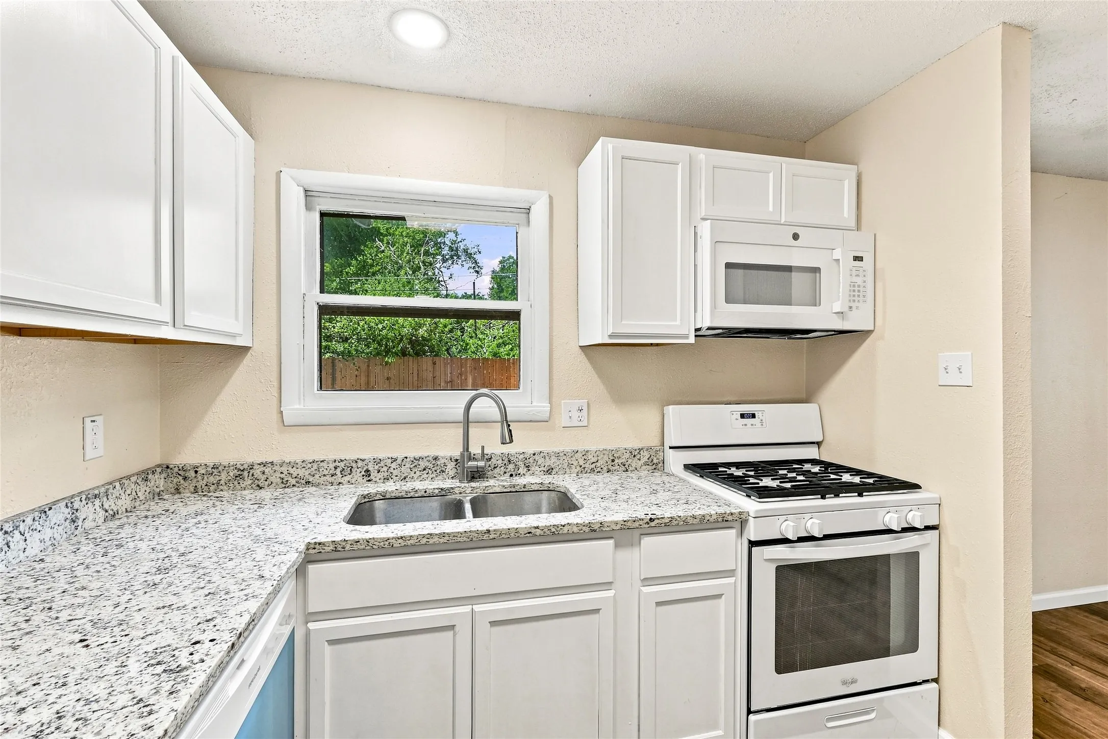Single Family Residence For Sale in Tarrant County , 702 Jonathan Lane, Arlington, Texas 76010, 4 Bedroom, 2 Bathroom, Garage spaces, 1,365 Sqft, built in 1955, mls#21379382, Real Estate Agent in Arlington, Homes For Sale in Tarrant county, Homes For Sale in Arlington, Realtor in Arlington Texas, Real Estate Brokerage Independent Realty Texas, Luminita Cordes Realtor