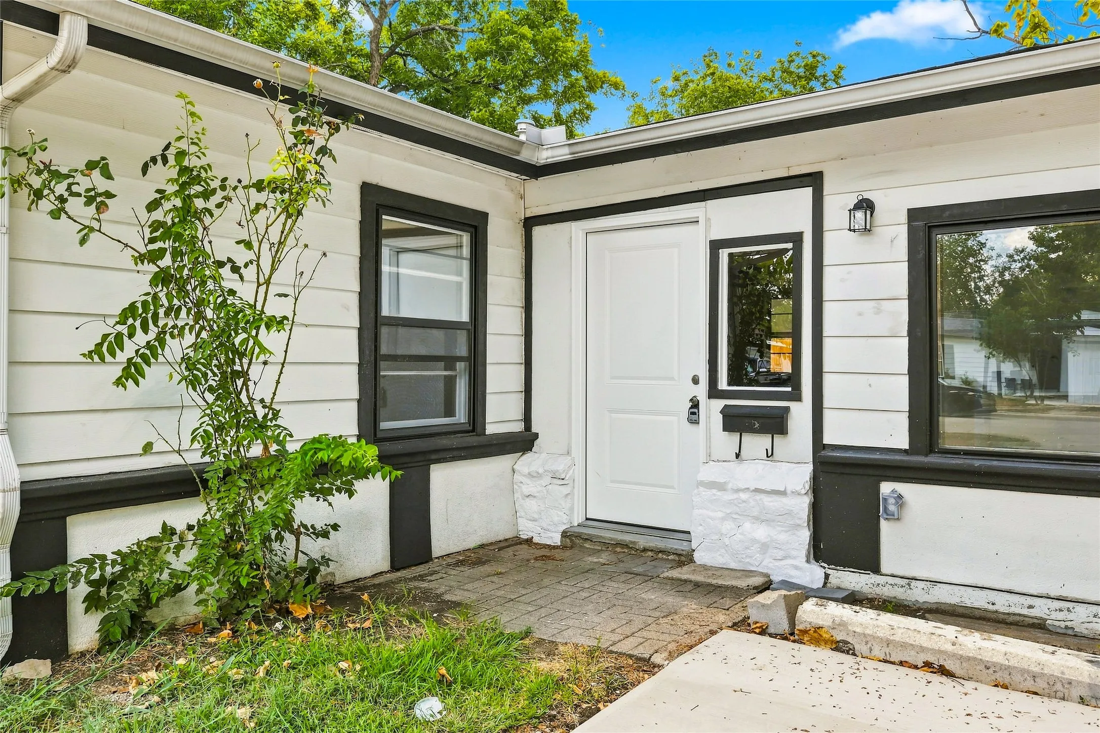Single Family Residence For Sale in Tarrant County , 702 Jonathan Lane, Arlington, Texas 76010, 4 Bedroom, 2 Bathroom, Garage spaces, 1,365 Sqft, built in 1955, mls#21379382, Real Estate Agent in Arlington, Homes For Sale in Tarrant county, Homes For Sale in Arlington, Realtor in Arlington Texas, Real Estate Brokerage Independent Realty Texas, Luminita Cordes Realtor