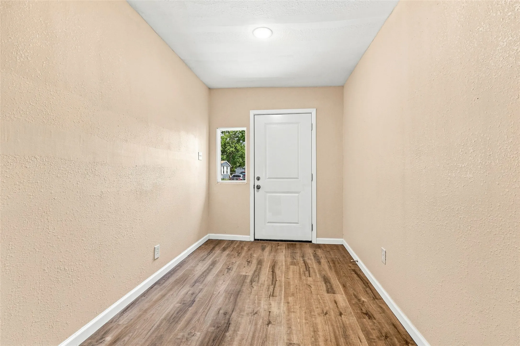 Single Family Residence For Sale in Tarrant County , 702 Jonathan Lane, Arlington, Texas 76010, 4 Bedroom, 2 Bathroom, Garage spaces, 1,365 Sqft, built in 1955, mls#21379382, Real Estate Agent in Arlington, Homes For Sale in Tarrant county, Homes For Sale in Arlington, Realtor in Arlington Texas, Real Estate Brokerage Independent Realty Texas, Luminita Cordes Realtor