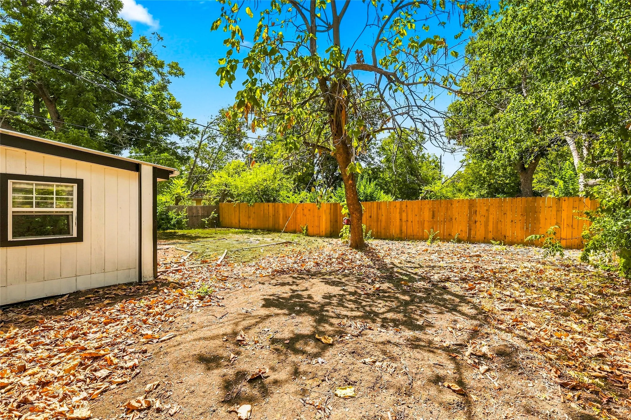 Single Family Residence For Sale in Tarrant County , 702 Jonathan Lane, Arlington, Texas 76010, 4 Bedroom, 2 Bathroom, Garage spaces, 1,365 Sqft, built in 1955, mls#21379382, Real Estate Agent in Arlington, Homes For Sale in Tarrant county, Homes For Sale in Arlington, Realtor in Arlington Texas, Real Estate Brokerage Independent Realty Texas, Luminita Cordes Realtor
