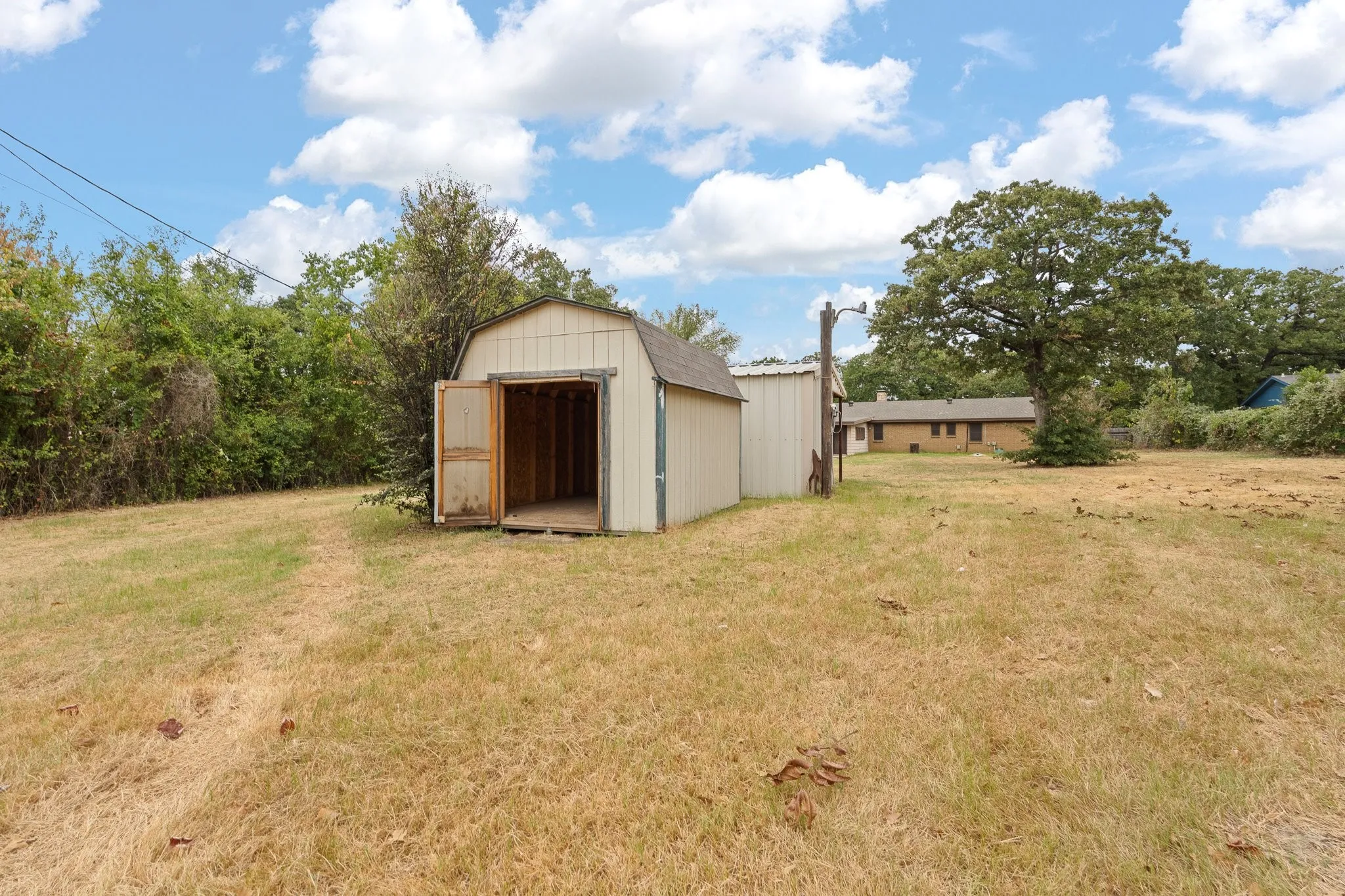 Single Family Residence For Sale in Johnson County , 3016 E Renfro Street, Burleson, Texas 76028, 3 Bedroom, 2 Bathroom, 2 Garage spaces, 1,664 Sqft, built in 1972, mls#21379113, Real Estate Agent in Burleson, Homes For Sale in Johnson county, Homes For Sale in Burleson, Realtor in Burleson Texas, Real Estate Brokerage Independent Realty Texas, Luminita Cordes Realtor