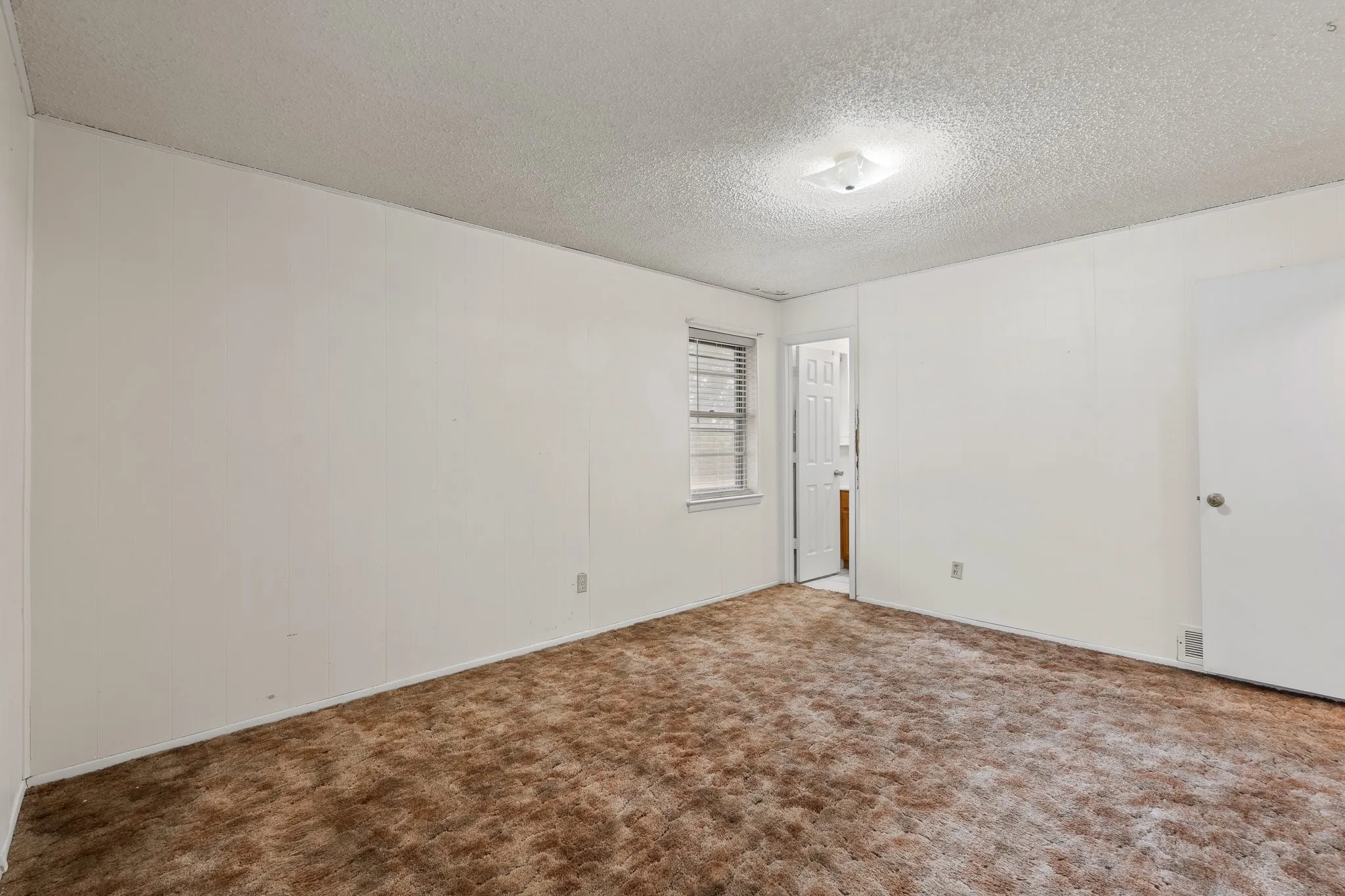 Single Family Residence For Sale in Johnson County , 3016 E Renfro Street, Burleson, Texas 76028, 3 Bedroom, 2 Bathroom, 2 Garage spaces, 1,664 Sqft, built in 1972, mls#21379113, Real Estate Agent in Burleson, Homes For Sale in Johnson county, Homes For Sale in Burleson, Realtor in Burleson Texas, Real Estate Brokerage Independent Realty Texas, Luminita Cordes Realtor