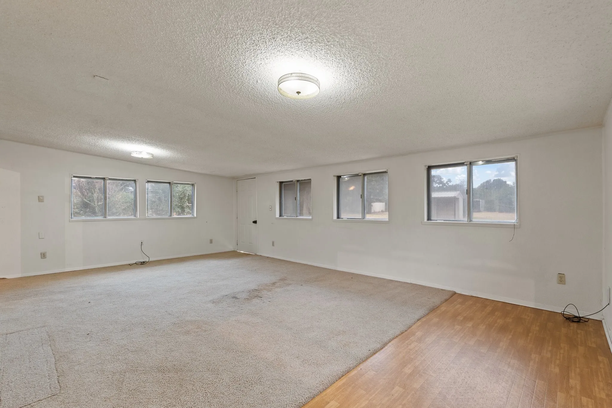 Single Family Residence For Sale in Johnson County , 3016 E Renfro Street, Burleson, Texas 76028, 3 Bedroom, 2 Bathroom, 2 Garage spaces, 1,664 Sqft, built in 1972, mls#21379113, Real Estate Agent in Burleson, Homes For Sale in Johnson county, Homes For Sale in Burleson, Realtor in Burleson Texas, Real Estate Brokerage Independent Realty Texas, Luminita Cordes Realtor