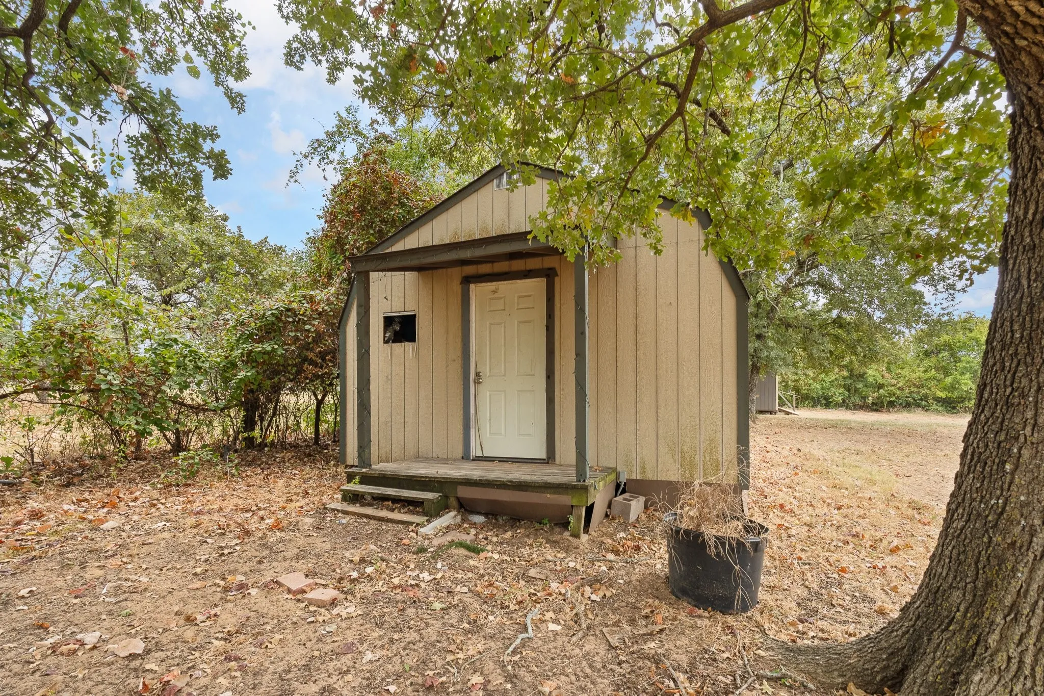 Single Family Residence For Sale in Johnson County , 3016 E Renfro Street, Burleson, Texas 76028, 3 Bedroom, 2 Bathroom, 2 Garage spaces, 1,664 Sqft, built in 1972, mls#21379113, Real Estate Agent in Burleson, Homes For Sale in Johnson county, Homes For Sale in Burleson, Realtor in Burleson Texas, Real Estate Brokerage Independent Realty Texas, Luminita Cordes Realtor