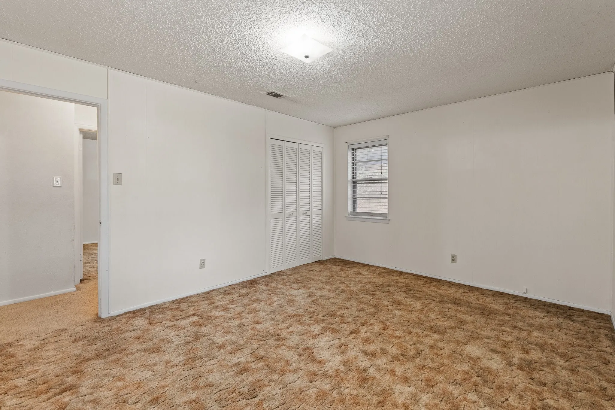 Single Family Residence For Sale in Johnson County , 3016 E Renfro Street, Burleson, Texas 76028, 3 Bedroom, 2 Bathroom, 2 Garage spaces, 1,664 Sqft, built in 1972, mls#21379113, Real Estate Agent in Burleson, Homes For Sale in Johnson county, Homes For Sale in Burleson, Realtor in Burleson Texas, Real Estate Brokerage Independent Realty Texas, Luminita Cordes Realtor