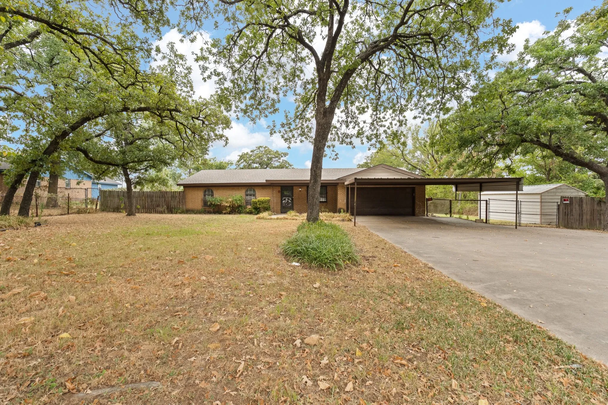 Single Family Residence For Sale in Johnson County , 3016 E Renfro Street, Burleson, Texas 76028, 3 Bedroom, 2 Bathroom, 2 Garage spaces, 1,664 Sqft, built in 1972, mls#21379113, Real Estate Agent in Burleson, Homes For Sale in Johnson county, Homes For Sale in Burleson, Realtor in Burleson Texas, Real Estate Brokerage Independent Realty Texas, Luminita Cordes Realtor