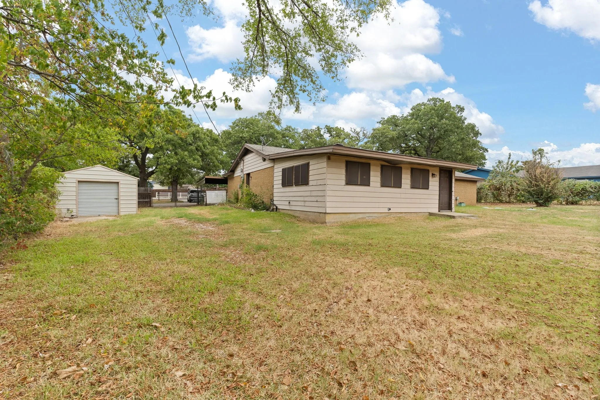 Single Family Residence For Sale in Johnson County , 3016 E Renfro Street, Burleson, Texas 76028, 3 Bedroom, 2 Bathroom, 2 Garage spaces, 1,664 Sqft, built in 1972, mls#21379113, Real Estate Agent in Burleson, Homes For Sale in Johnson county, Homes For Sale in Burleson, Realtor in Burleson Texas, Real Estate Brokerage Independent Realty Texas, Luminita Cordes Realtor