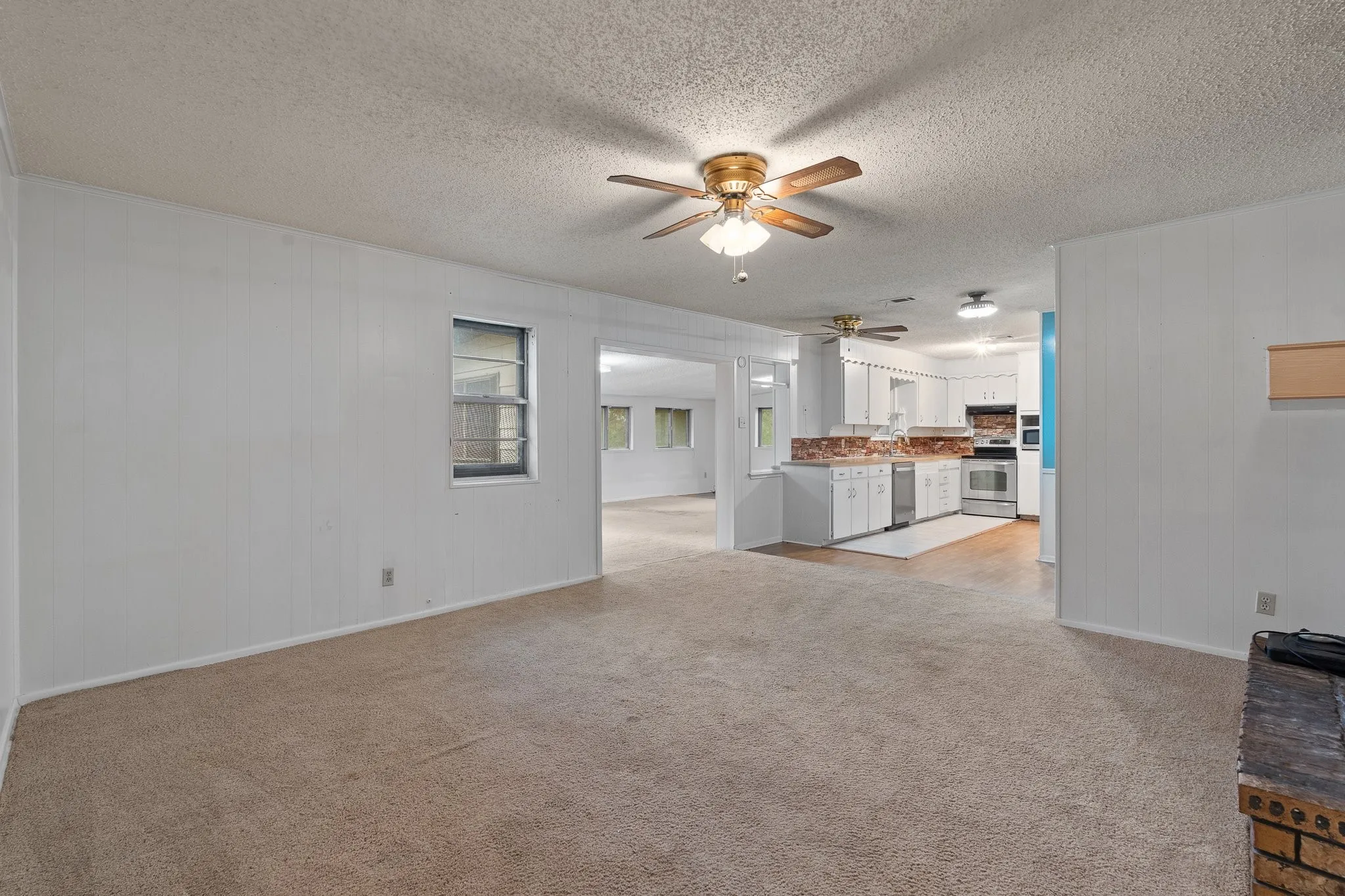 Single Family Residence For Sale in Johnson County , 3016 E Renfro Street, Burleson, Texas 76028, 3 Bedroom, 2 Bathroom, 2 Garage spaces, 1,664 Sqft, built in 1972, mls#21379113, Real Estate Agent in Burleson, Homes For Sale in Johnson county, Homes For Sale in Burleson, Realtor in Burleson Texas, Real Estate Brokerage Independent Realty Texas, Luminita Cordes Realtor