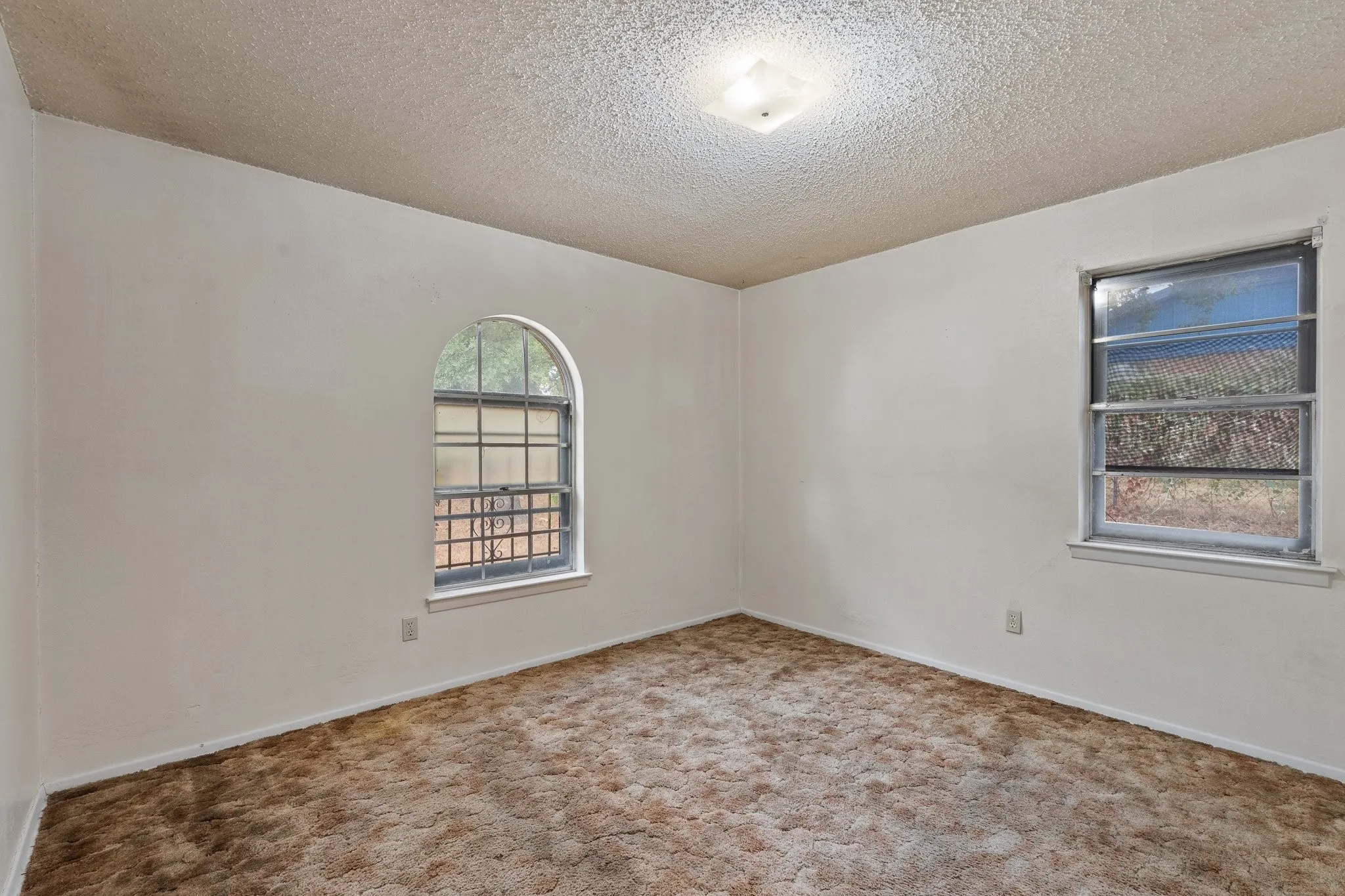 Single Family Residence For Sale in Johnson County , 3016 E Renfro Street, Burleson, Texas 76028, 3 Bedroom, 2 Bathroom, 2 Garage spaces, 1,664 Sqft, built in 1972, mls#21379113, Real Estate Agent in Burleson, Homes For Sale in Johnson county, Homes For Sale in Burleson, Realtor in Burleson Texas, Real Estate Brokerage Independent Realty Texas, Luminita Cordes Realtor