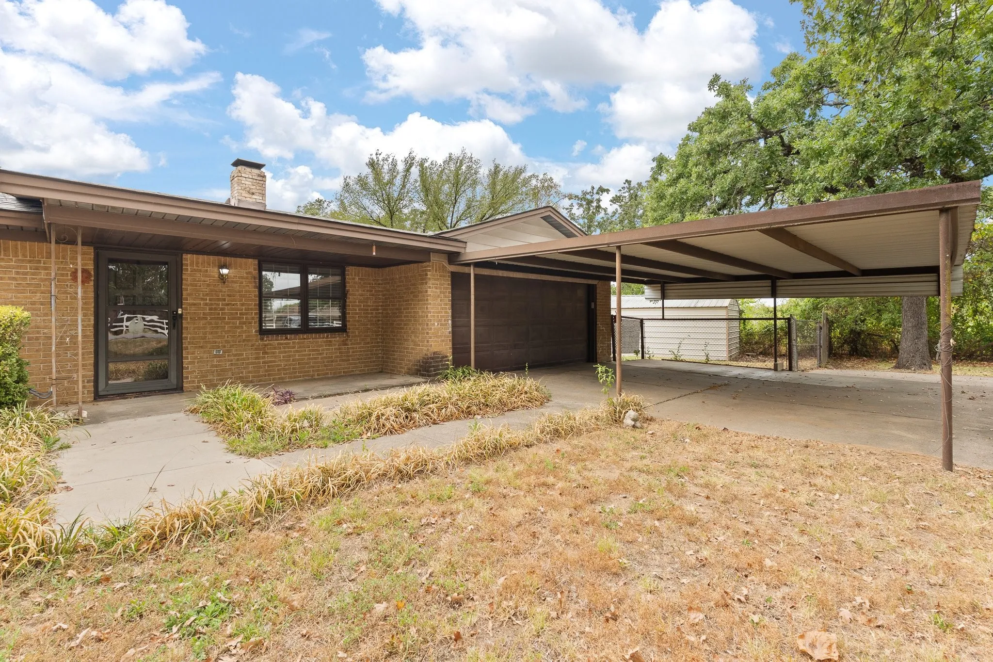 Single Family Residence For Sale in Johnson County , 3016 E Renfro Street, Burleson, Texas 76028, 3 Bedroom, 2 Bathroom, 2 Garage spaces, 1,664 Sqft, built in 1972, mls#21379113, Real Estate Agent in Burleson, Homes For Sale in Johnson county, Homes For Sale in Burleson, Realtor in Burleson Texas, Real Estate Brokerage Independent Realty Texas, Luminita Cordes Realtor