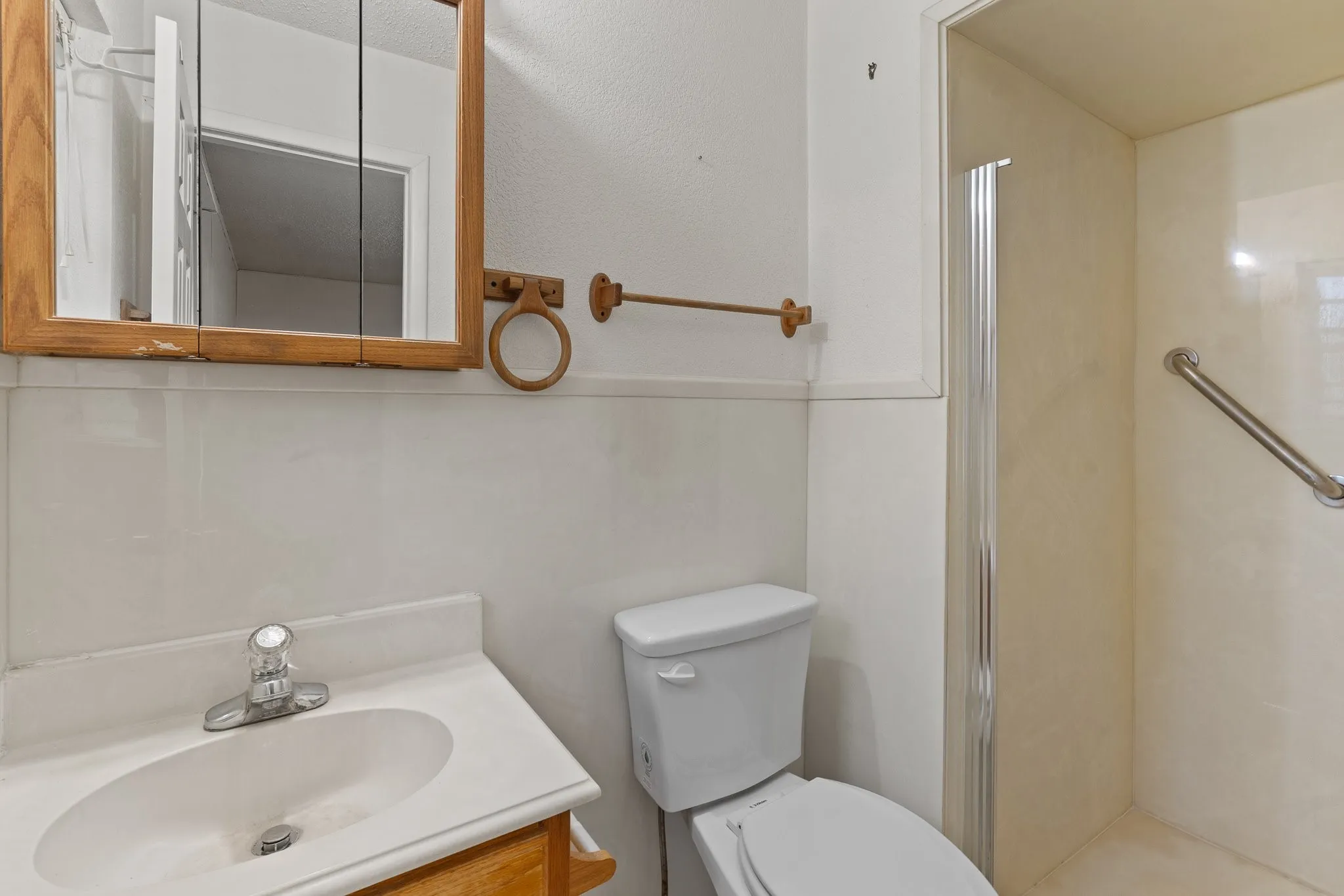 Single Family Residence For Sale in Johnson County , 3016 E Renfro Street, Burleson, Texas 76028, 3 Bedroom, 2 Bathroom, 2 Garage spaces, 1,664 Sqft, built in 1972, mls#21379113, Real Estate Agent in Burleson, Homes For Sale in Johnson county, Homes For Sale in Burleson, Realtor in Burleson Texas, Real Estate Brokerage Independent Realty Texas, Luminita Cordes Realtor