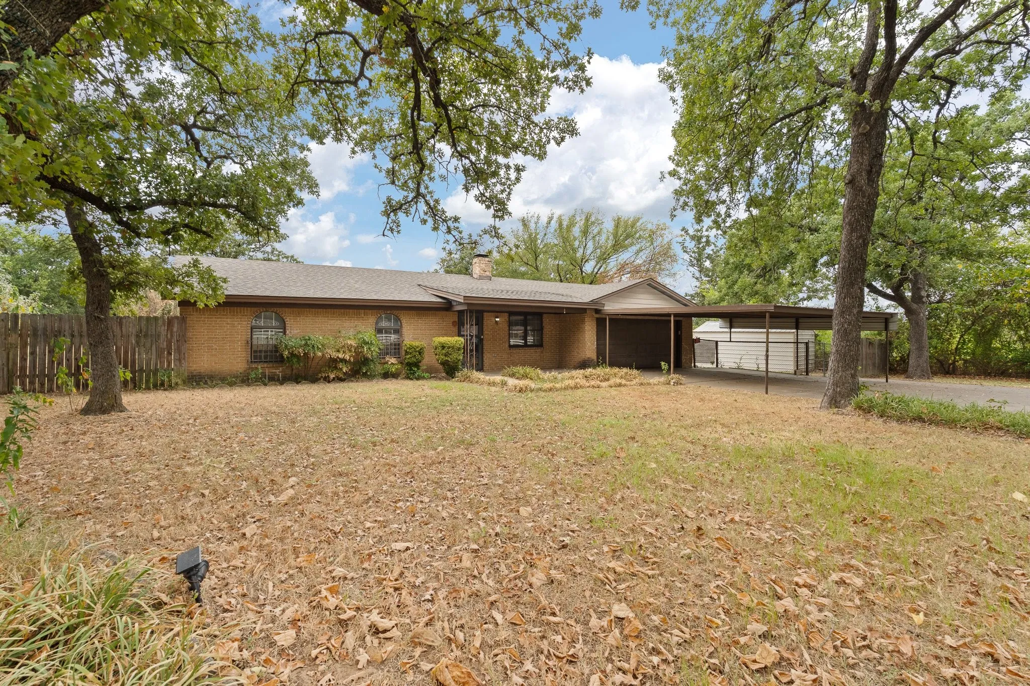 Single Family Residence For Sale in Johnson County , 3016 E Renfro Street, Burleson, Texas 76028, 3 Bedroom, 2 Bathroom, 2 Garage spaces, 1,664 Sqft, built in 1972, mls#21379113, Real Estate Agent in Burleson, Homes For Sale in Johnson county, Homes For Sale in Burleson, Realtor in Burleson Texas, Real Estate Brokerage Independent Realty Texas, Luminita Cordes Realtor