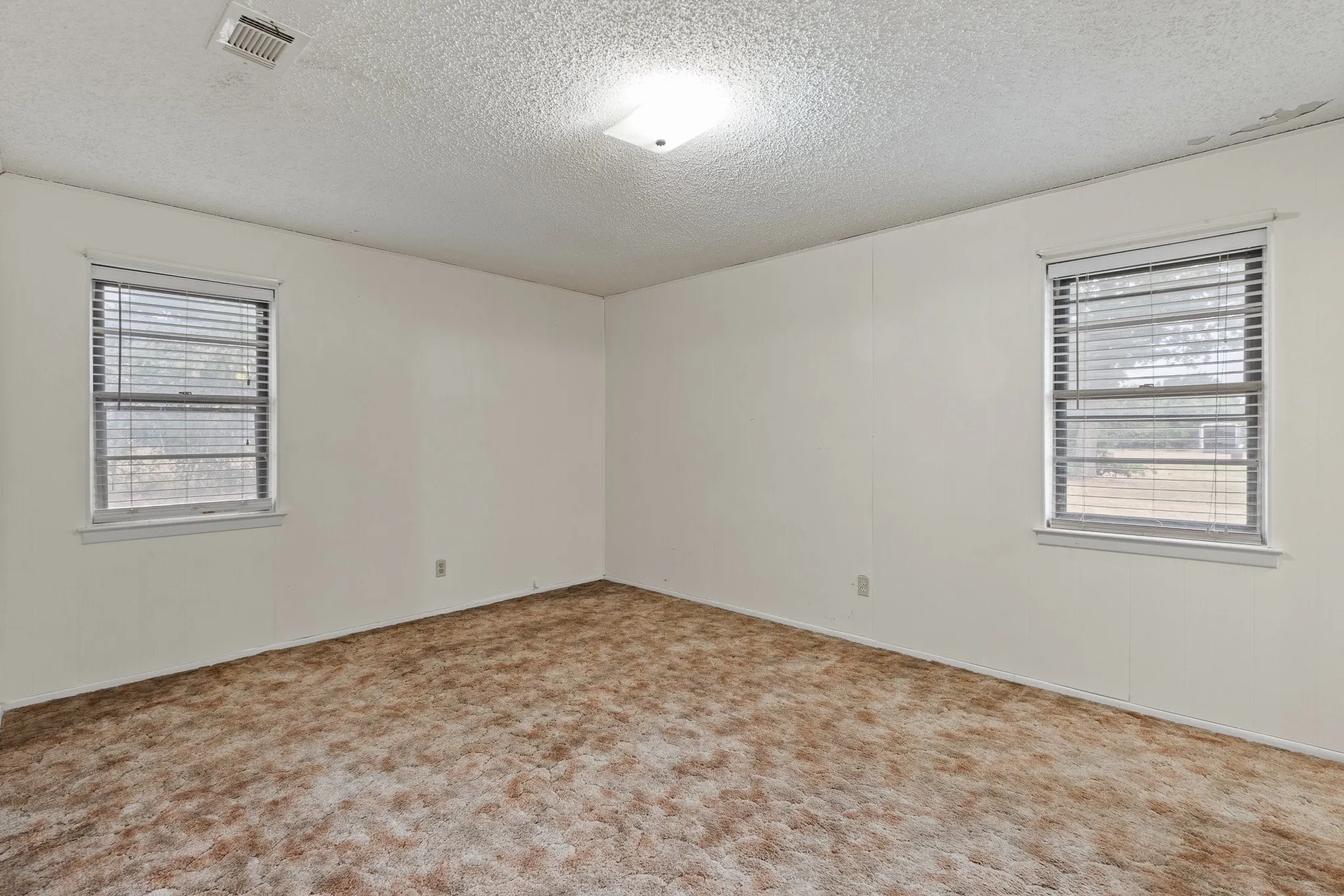 Single Family Residence For Sale in Johnson County , 3016 E Renfro Street, Burleson, Texas 76028, 3 Bedroom, 2 Bathroom, 2 Garage spaces, 1,664 Sqft, built in 1972, mls#21379113, Real Estate Agent in Burleson, Homes For Sale in Johnson county, Homes For Sale in Burleson, Realtor in Burleson Texas, Real Estate Brokerage Independent Realty Texas, Luminita Cordes Realtor