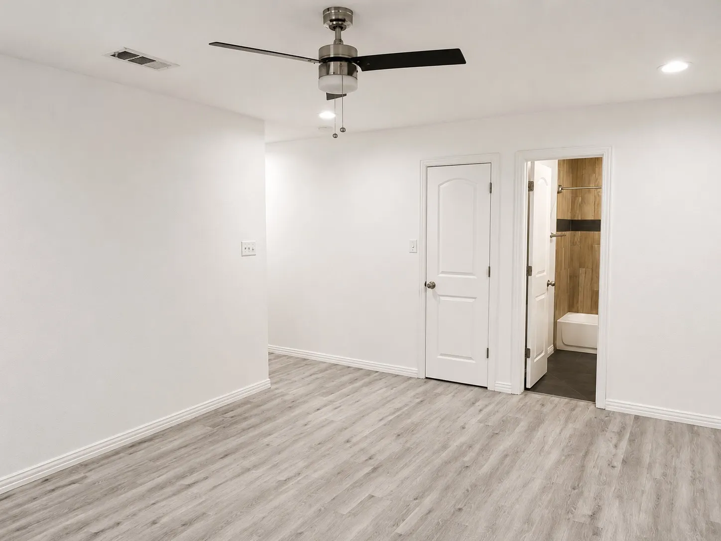 Single Family Residence For Rent in Dallas County , 5549 Bluffman Drive, Dallas, Texas 75241, 4 Bedroom, 2 Bathroom, 2 Garage spaces, 1,512 Sqft, built in 2020, mls#21376331, Real Estate Agent in Dallas, Homes For Rent in Dallas county, Homes For Rent in Dallas, Realtor in Dallas Texas, Real Estate Brokerage Independent Realty Texas, Luminita Cordes Realtor