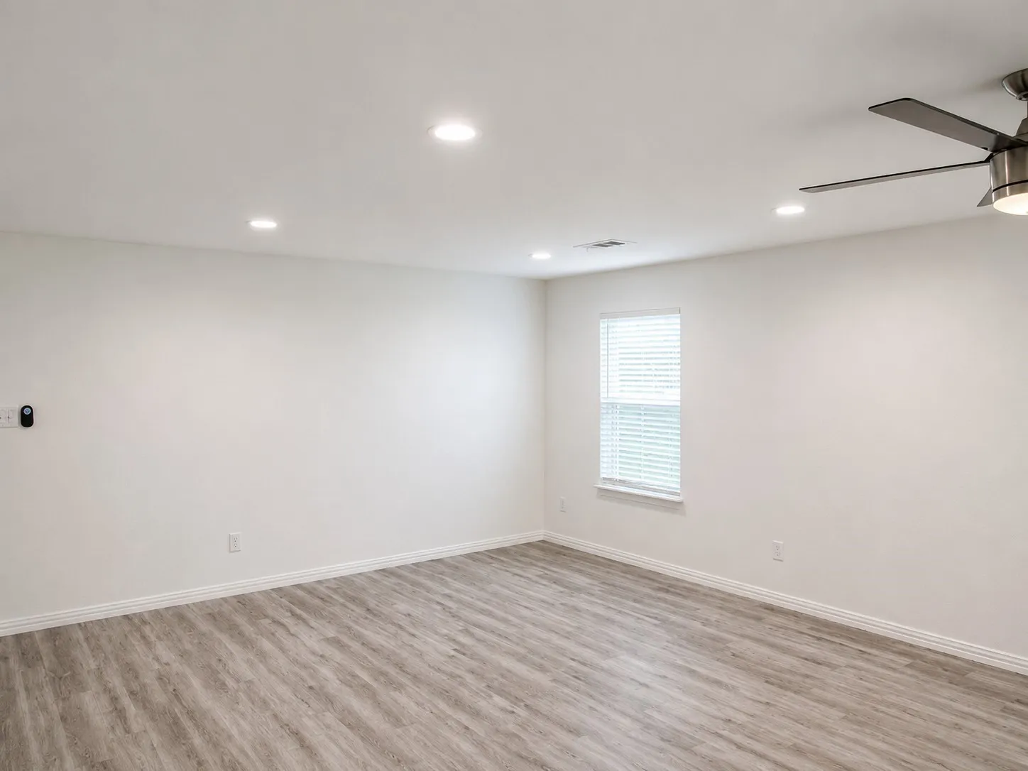 Single Family Residence For Rent in Dallas County , 5549 Bluffman Drive, Dallas, Texas 75241, 4 Bedroom, 2 Bathroom, 2 Garage spaces, 1,512 Sqft, built in 2020, mls#21376331, Real Estate Agent in Dallas, Homes For Rent in Dallas county, Homes For Rent in Dallas, Realtor in Dallas Texas, Real Estate Brokerage Independent Realty Texas, Luminita Cordes Realtor