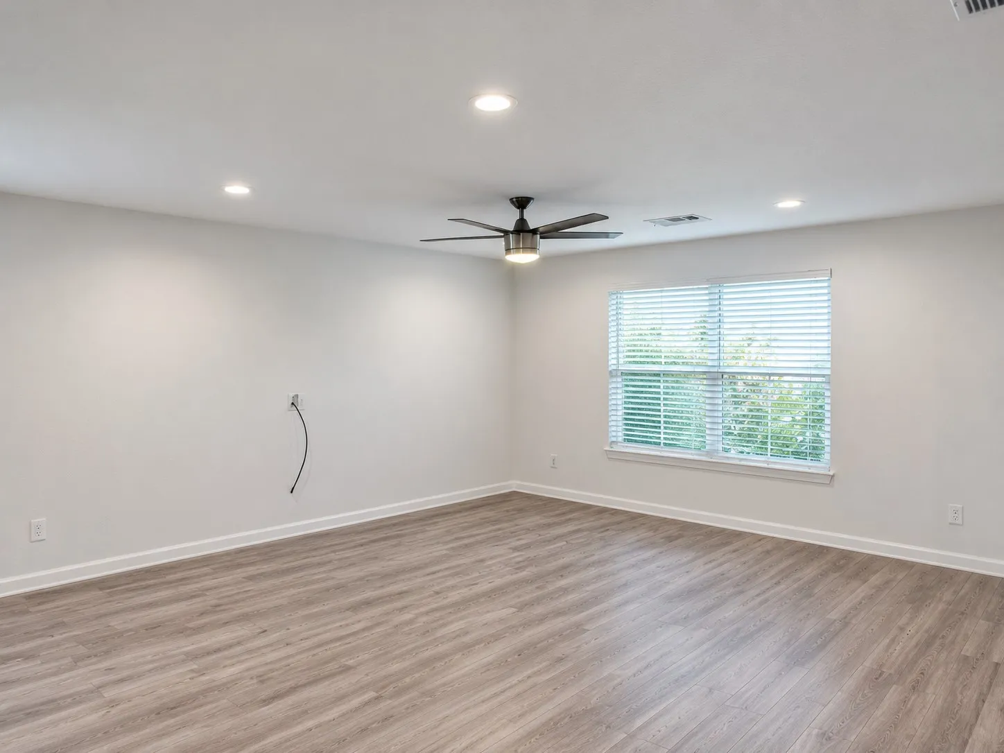 Single Family Residence For Rent in Dallas County , 5549 Bluffman Drive, Dallas, Texas 75241, 4 Bedroom, 2 Bathroom, 2 Garage spaces, 1,512 Sqft, built in 2020, mls#21376331, Real Estate Agent in Dallas, Homes For Rent in Dallas county, Homes For Rent in Dallas, Realtor in Dallas Texas, Real Estate Brokerage Independent Realty Texas, Luminita Cordes Realtor