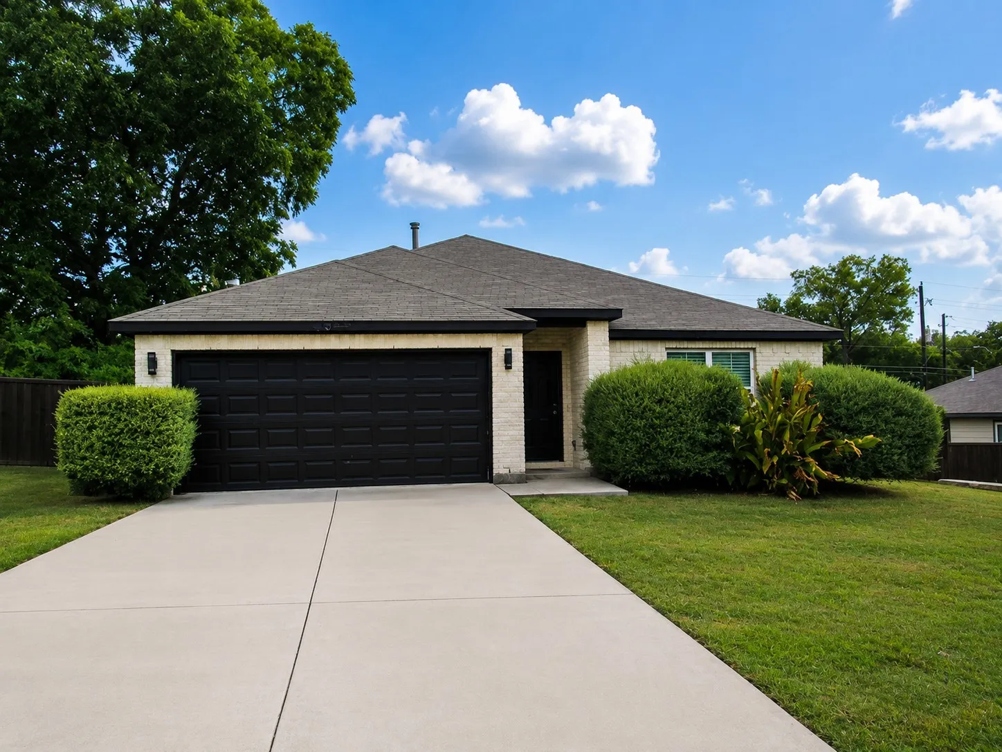 Single Family Residence For Rent in Dallas County , 5549 Bluffman Drive, Dallas, Texas 75241, 4 Bedroom, 2 Bathroom, 2 Garage spaces, 1,512 Sqft, built in 2020, mls#21376331, Real Estate Agent in Dallas, Homes For Rent in Dallas county, Homes For Rent in Dallas, Realtor in Dallas Texas, Real Estate Brokerage Independent Realty Texas, Luminita Cordes Realtor