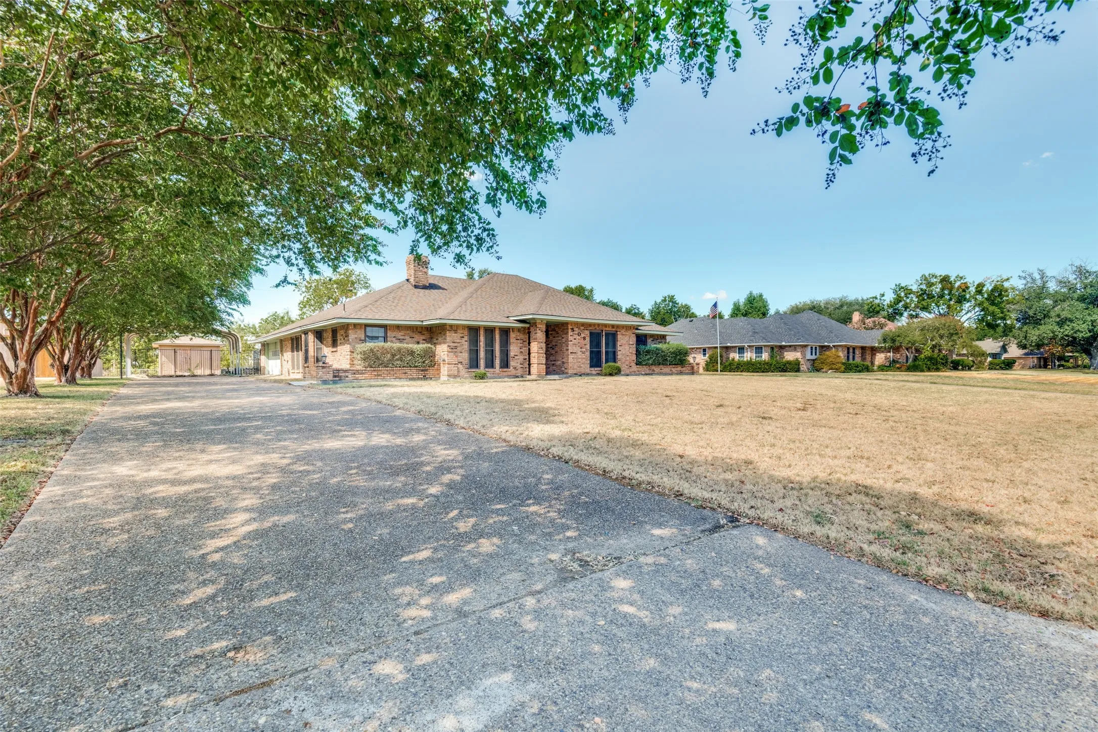 Single Family Residence For Sale in Kaufman County , 508 Estate Lane, Terrell, Texas 75161, 4 Bedroom, 3 Bathroom, 2 Garage spaces, 2,635 Sqft, built in 1983, mls#21379561, Real Estate Agent in Terrell, Homes For Sale in Kaufman county, Homes For Sale in Terrell, Realtor in Terrell Texas, Real Estate Brokerage Independent Realty Texas, Luminita Cordes Realtor
