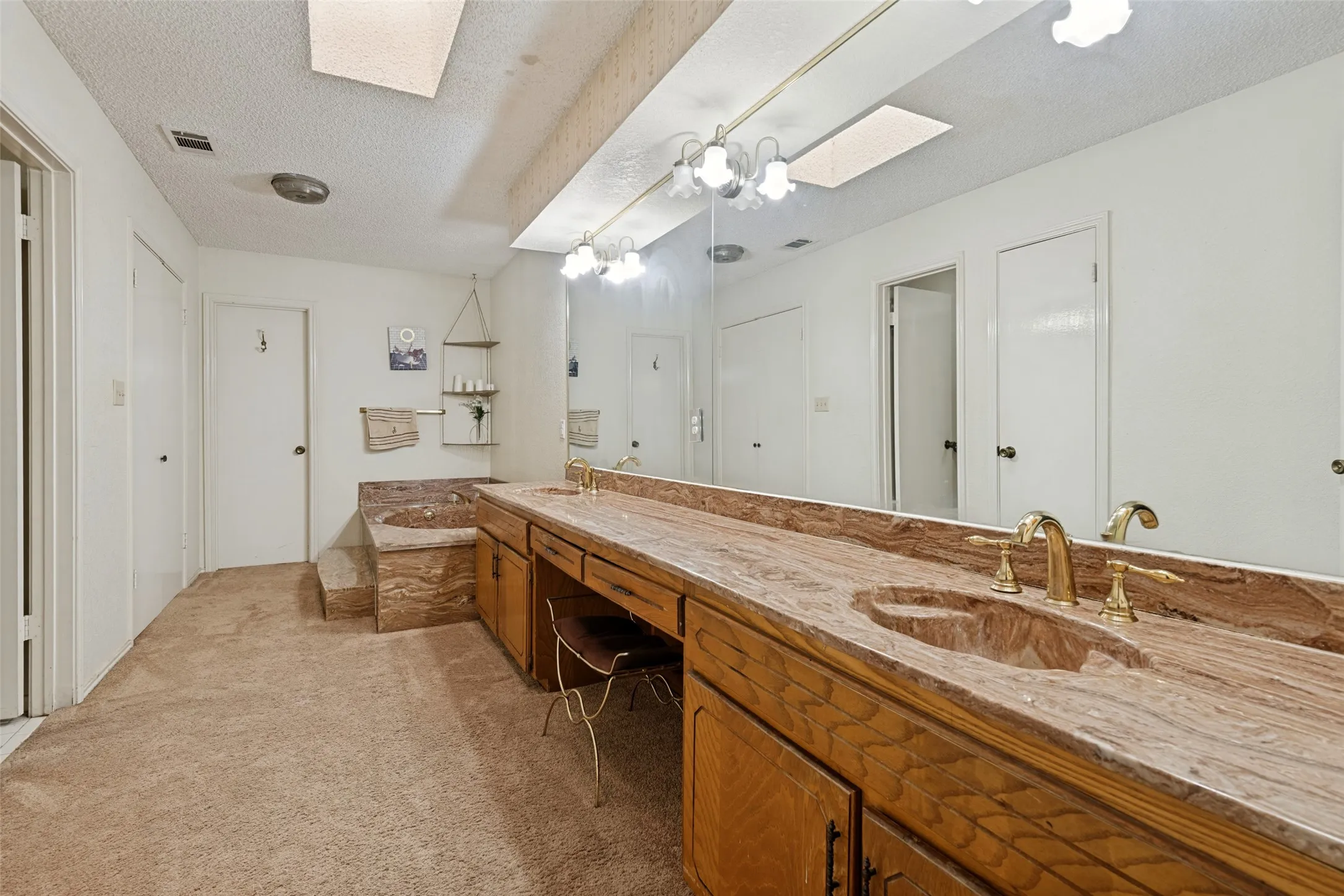 Single Family Residence For Sale in Kaufman County , 508 Estate Lane, Terrell, Texas 75161, 4 Bedroom, 3 Bathroom, 2 Garage spaces, 2,635 Sqft, built in 1983, mls#21379561, Real Estate Agent in Terrell, Homes For Sale in Kaufman county, Homes For Sale in Terrell, Realtor in Terrell Texas, Real Estate Brokerage Independent Realty Texas, Luminita Cordes Realtor