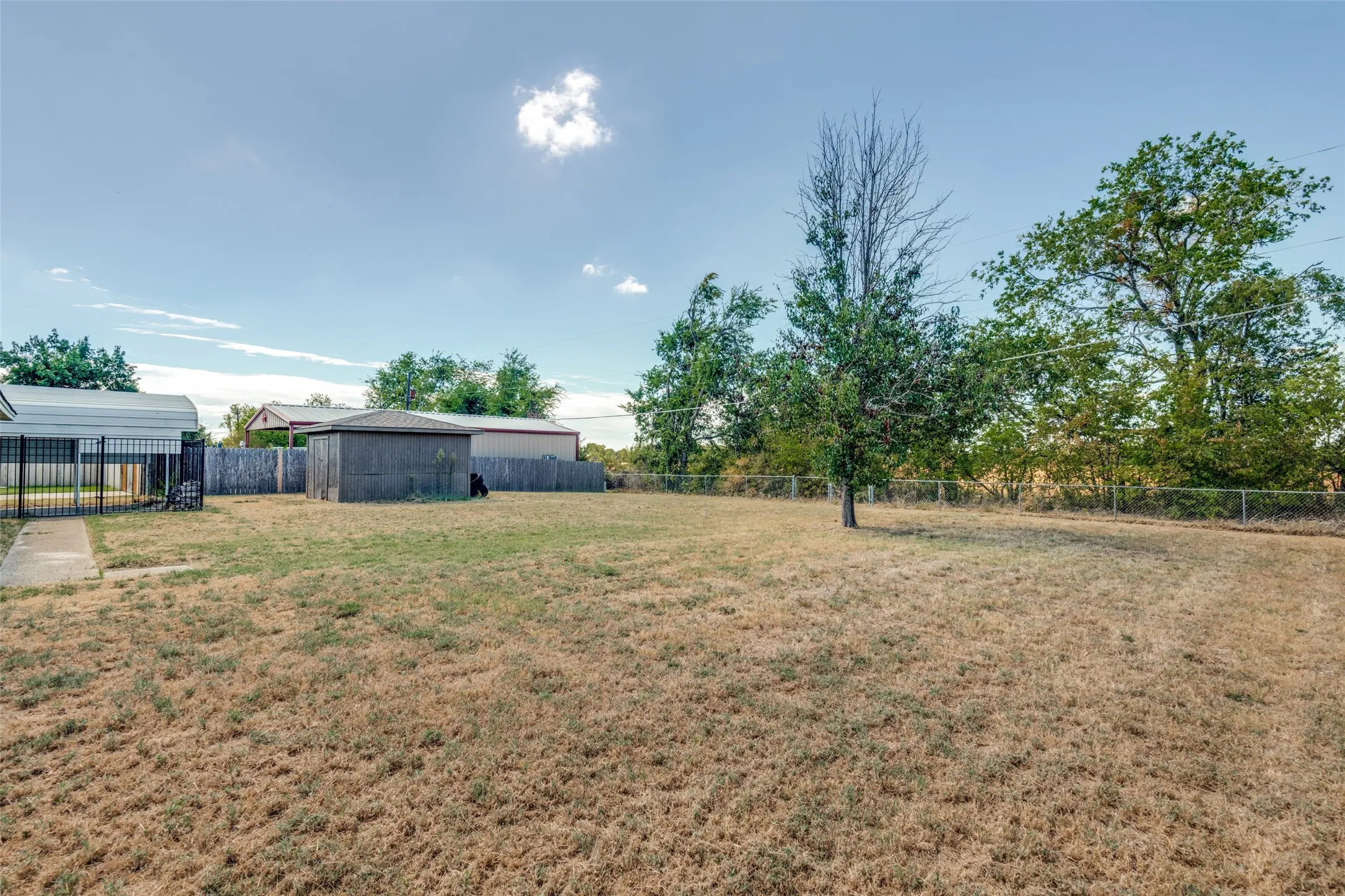 Single Family Residence For Sale in Kaufman County , 508 Estate Lane, Terrell, Texas 75161, 4 Bedroom, 3 Bathroom, 2 Garage spaces, 2,635 Sqft, built in 1983, mls#21379561, Real Estate Agent in Terrell, Homes For Sale in Kaufman county, Homes For Sale in Terrell, Realtor in Terrell Texas, Real Estate Brokerage Independent Realty Texas, Luminita Cordes Realtor